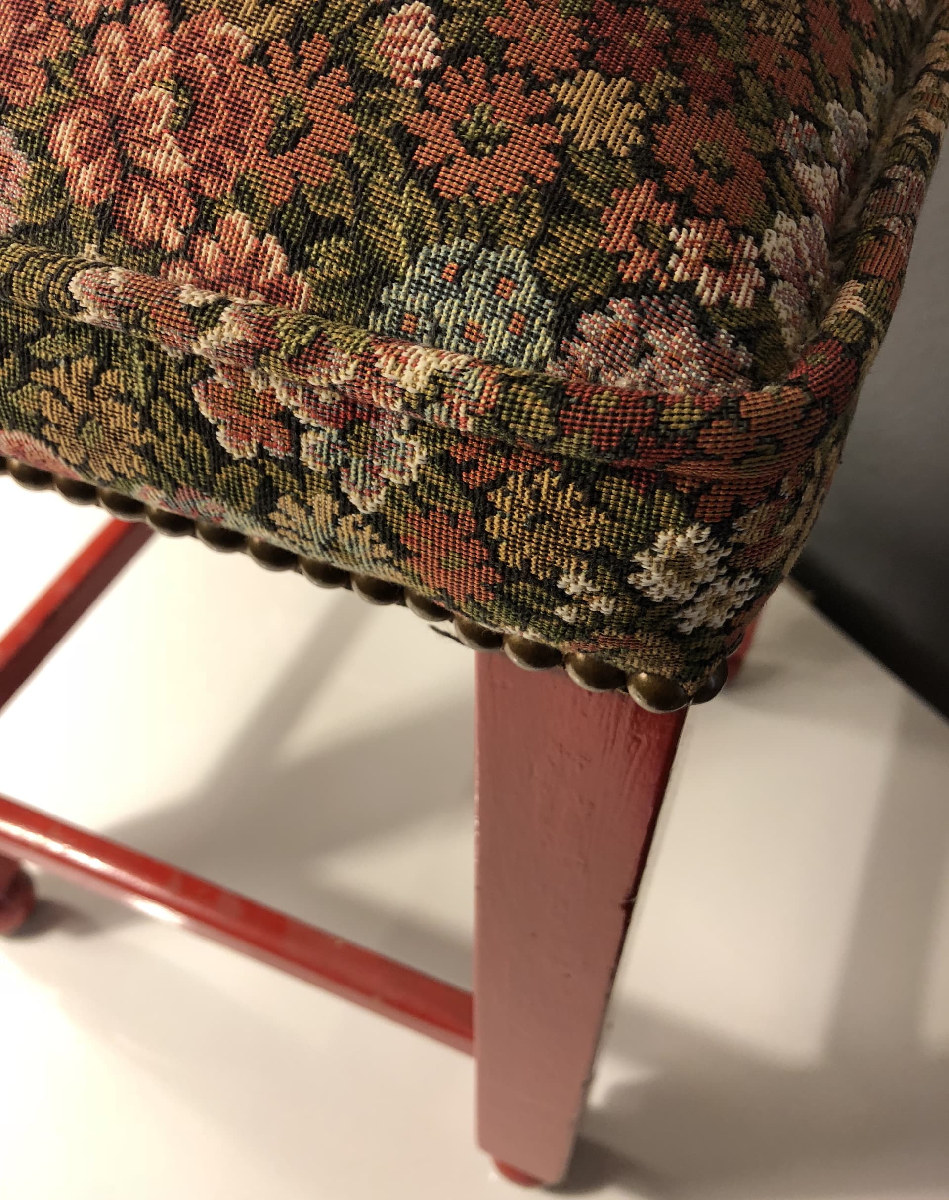 Stołek toaletkowy, tkanina kwiatowa, drewno czerwony, Niemcy, lata 50. - 81989