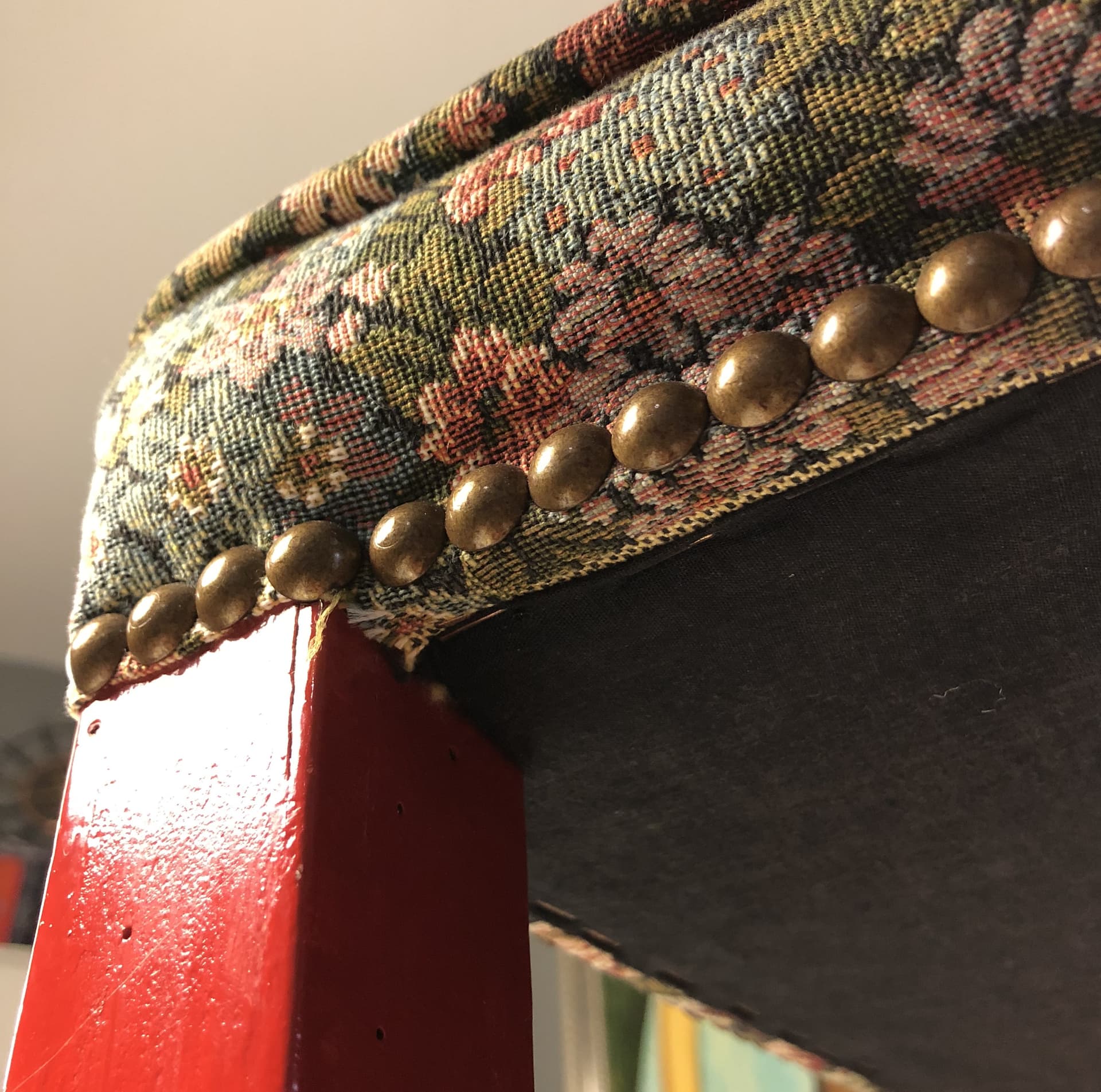 Stołek toaletkowy, tkanina kwiatowa, drewno czerwony, Niemcy, lata 50. - 81988