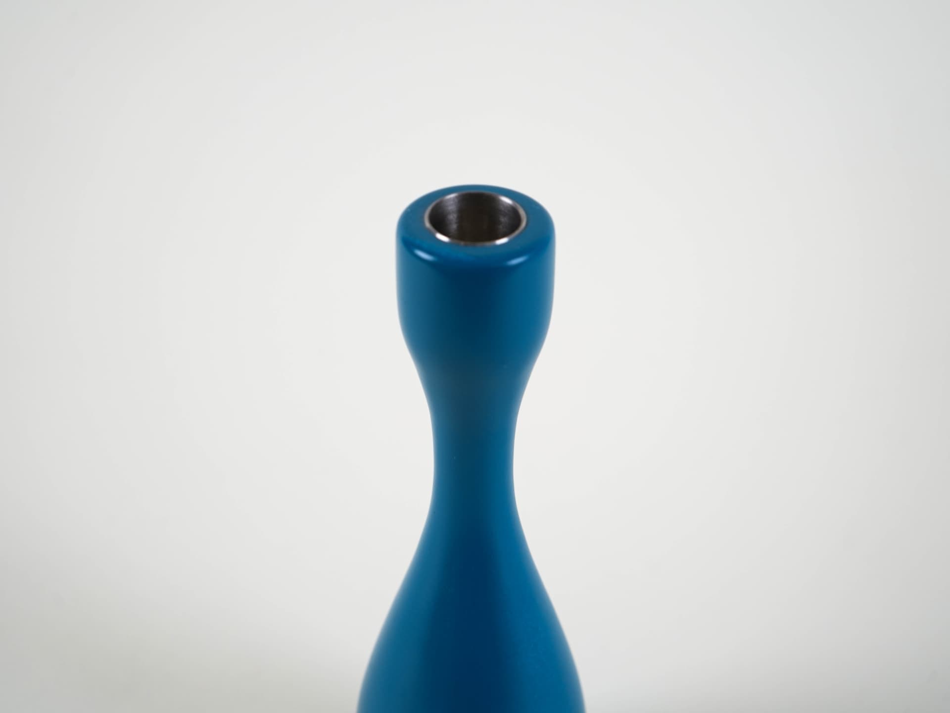 Candlestick, blue enamelled wood, silver metal, Denmark, 1970s. - 321150