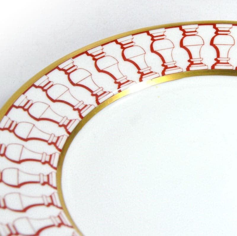 Talerz dekoracyjny art déco, porcelana biała, ornament czerwony, złocenia, lata 30. - 321588