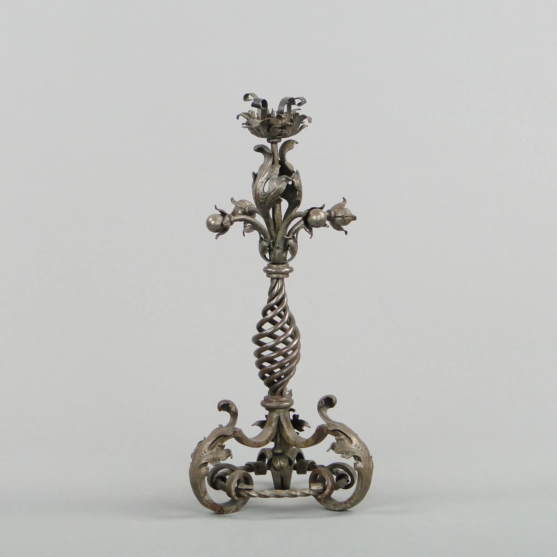 Świecznik secesyjny, srebrny, metal, Polska, początek XX w. - 24219