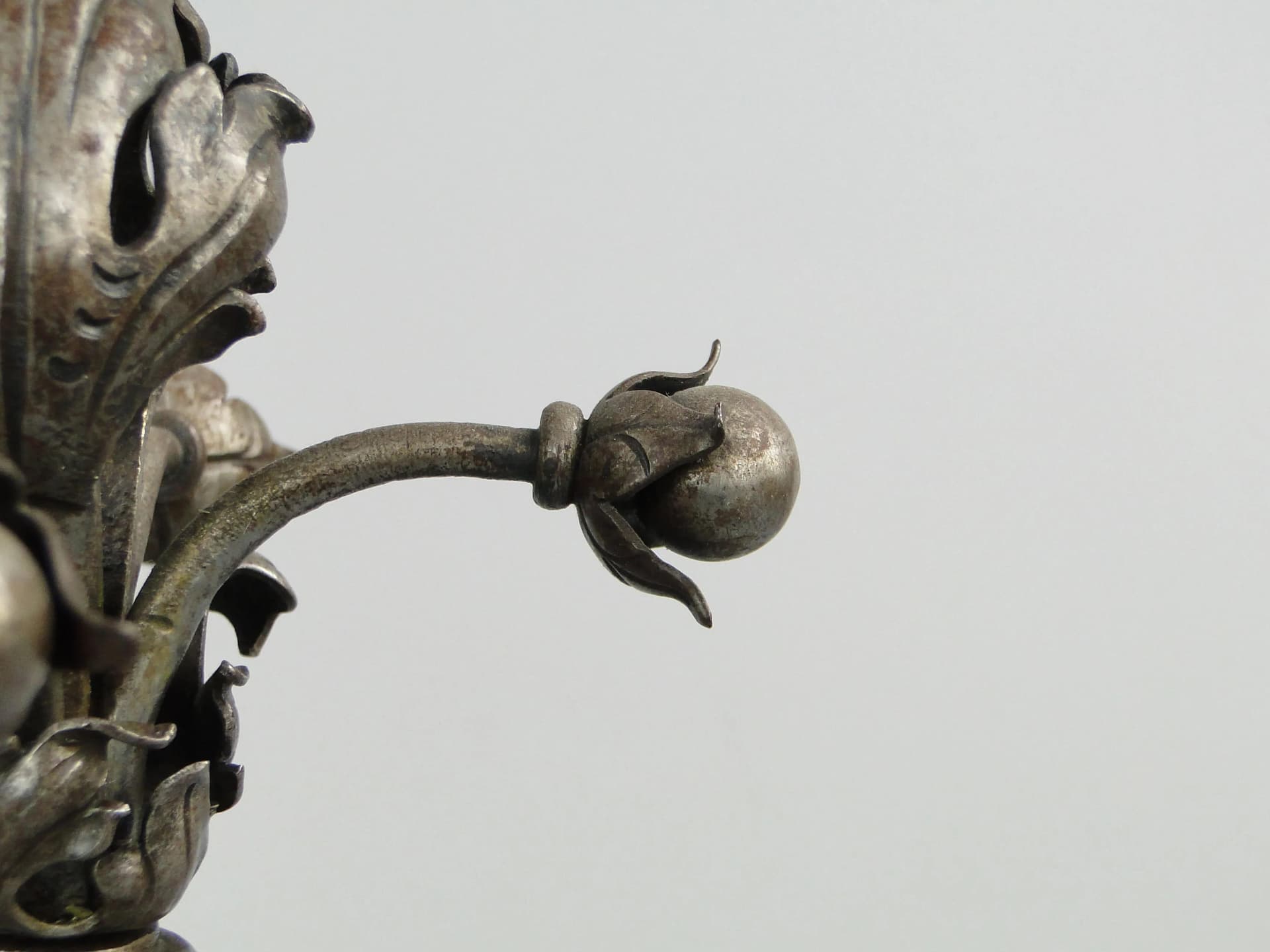 Świecznik secesyjny, srebrny, metal, Polska, początek XX w. - 24224