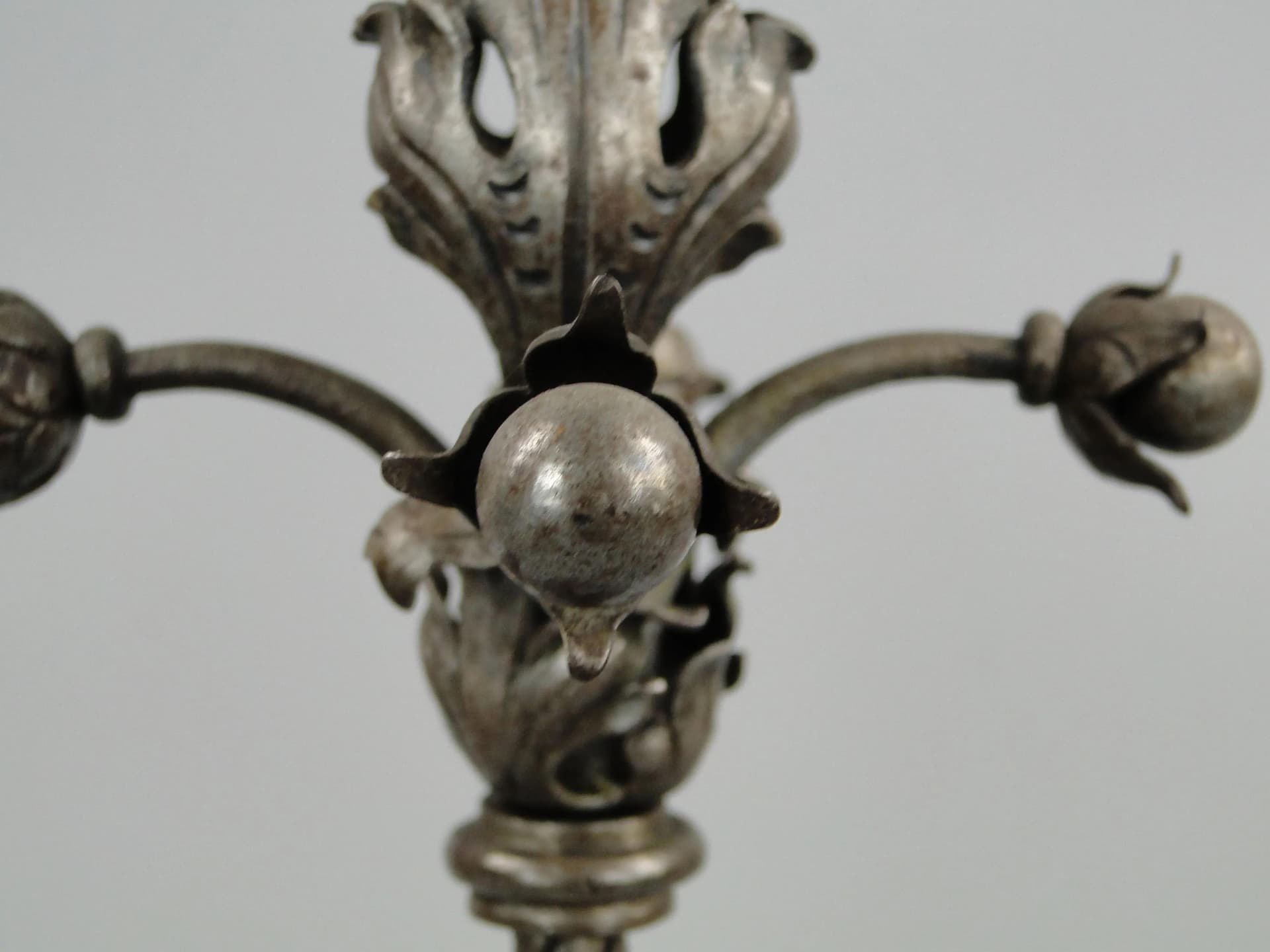 Świecznik secesyjny, srebrny, metal, Polska, początek XX w. - 24225