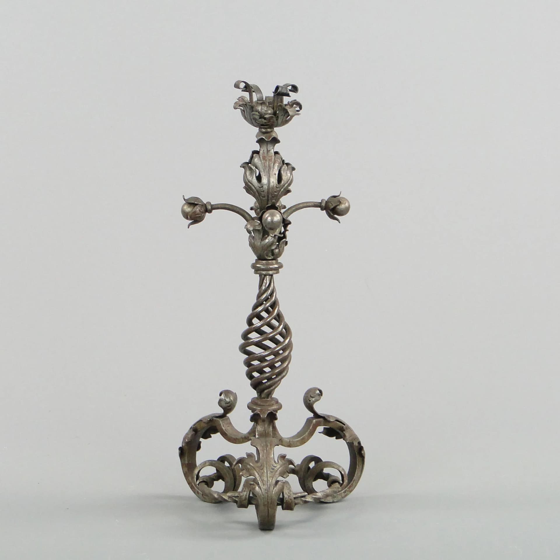 Świecznik secesyjny, srebrny, metal, Polska, początek XX w. - 24220