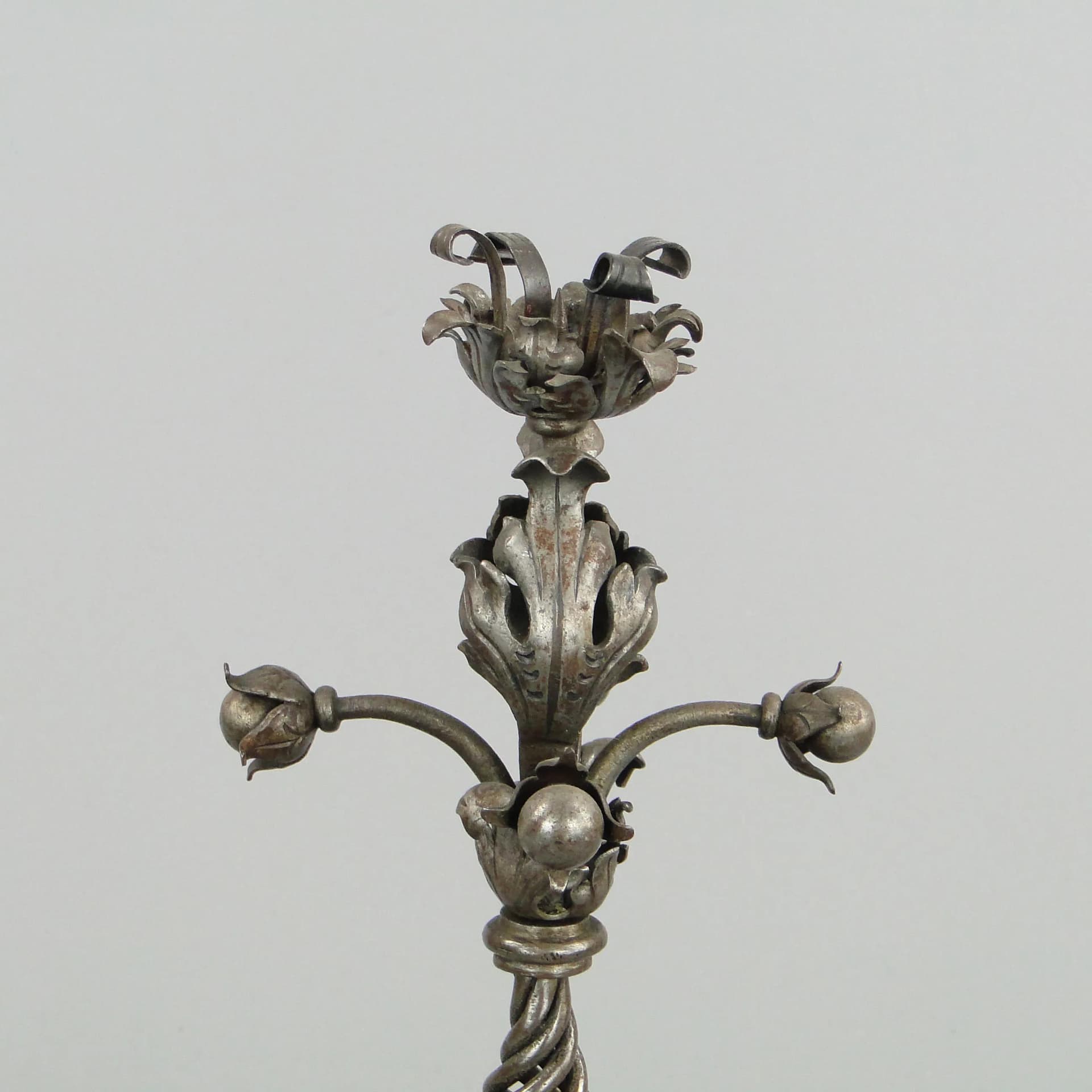 Świecznik secesyjny, srebrny, metal, Polska, początek XX w. - 24221