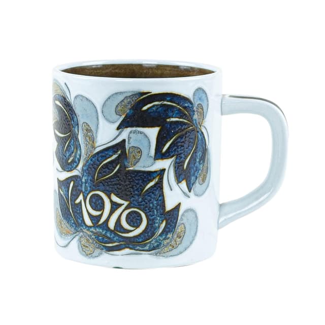 Kubek Annual Mug 1979, biały niebieski brązowy złoty, porcelana, proj. I. Weiss, Royal Copenhagen, Dania, lata 70. - WYMIARY