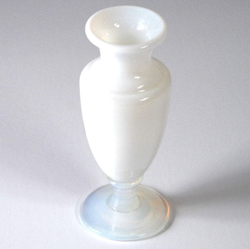 Wazon, szkło mlecznobiałe opalizujące, Sevres, Francja, lata 50. - 323895