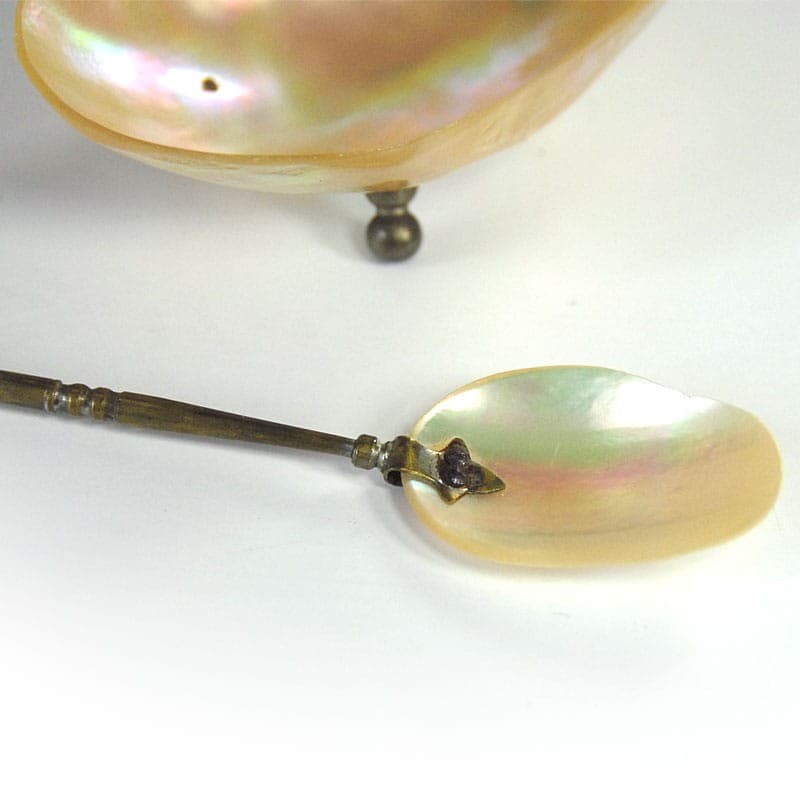 Miseczka do kawioru, kremowo-perłowy, masa perłowa, metal, przełom XIX/XX wieku - 323733
