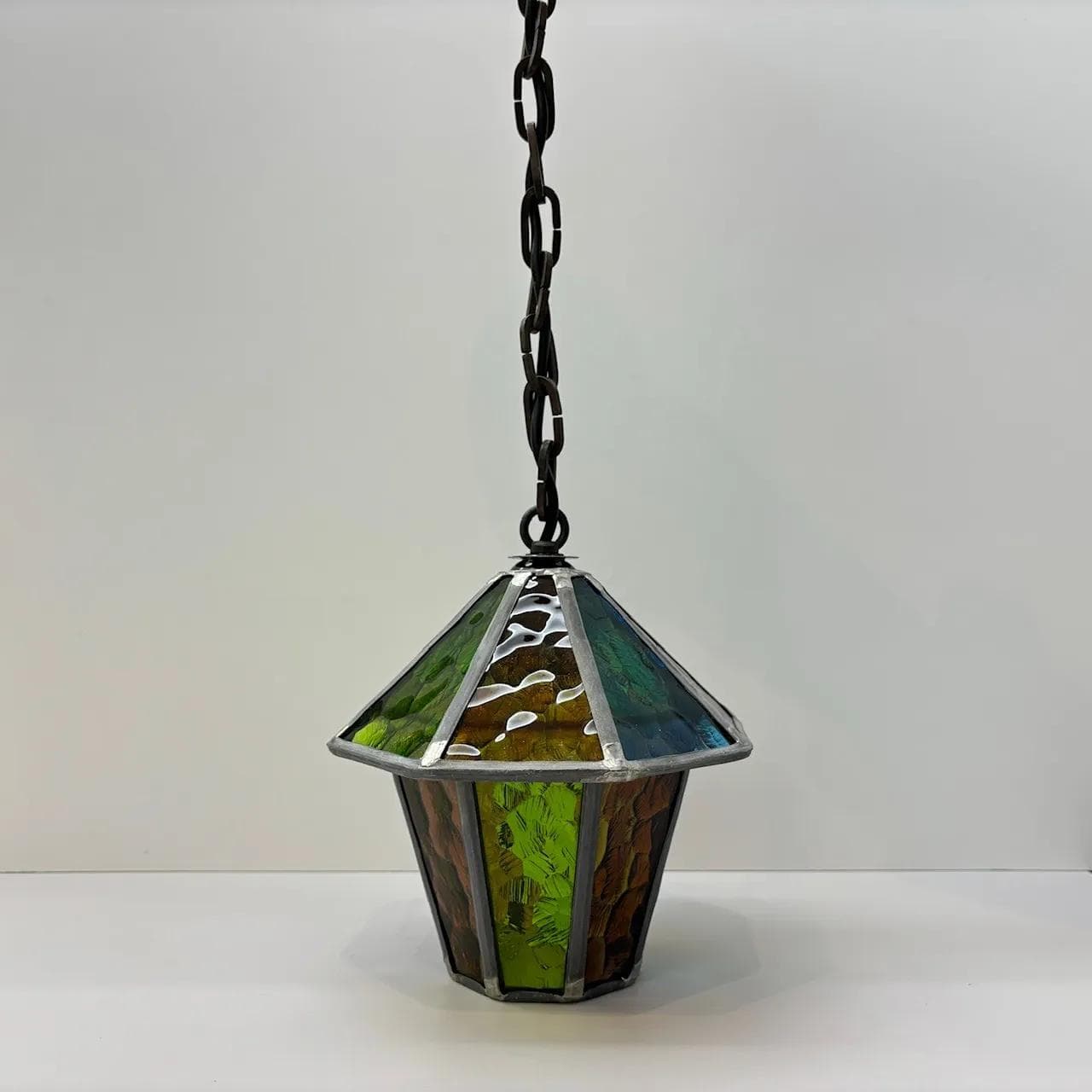 Lampa wisząca witrażowa, multikolor, szkło, metal, bakelit, Dania, lata 70. - 24136