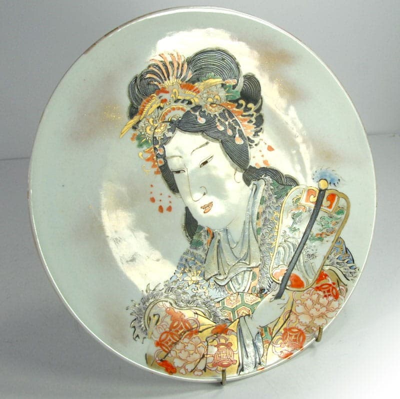 Talerz dekoracyjny Meiji, kremowy wielokolorowy, porcelana, Japonia, przełom XIX/XX w. - 324479