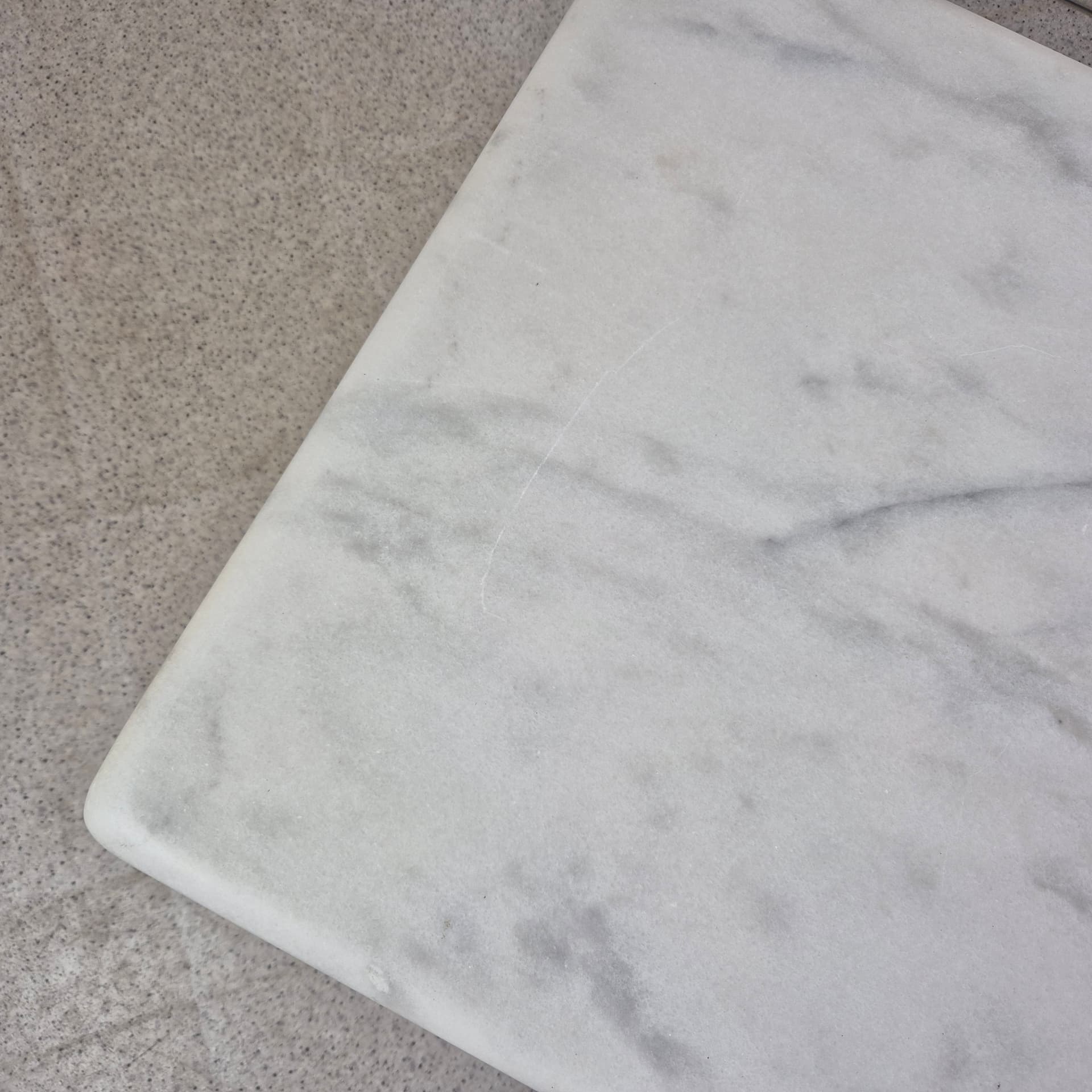 Stolik kawowy Bianco Carrara, marmur biały-szary, Włochy, lata 80. - 324210