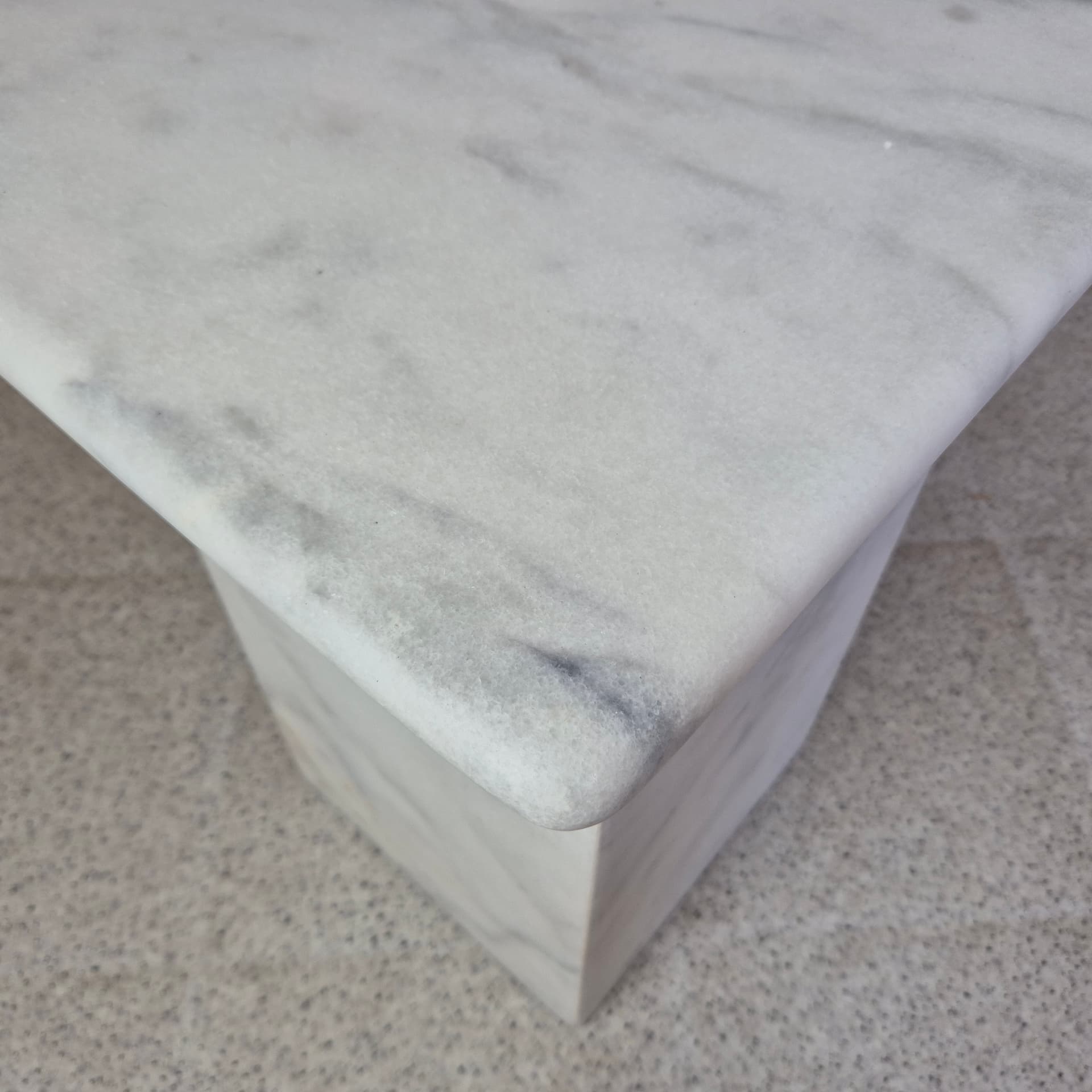 Stolik kawowy Bianco Carrara, marmur biały-szary, Włochy, lata 80. - 324209