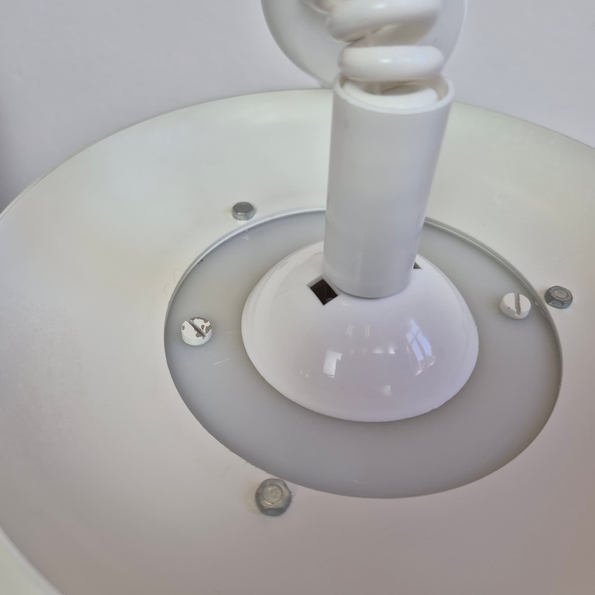 Lampa wisząca piętrowa, biała kremowa, metal, Dania, lata 60. - 324236