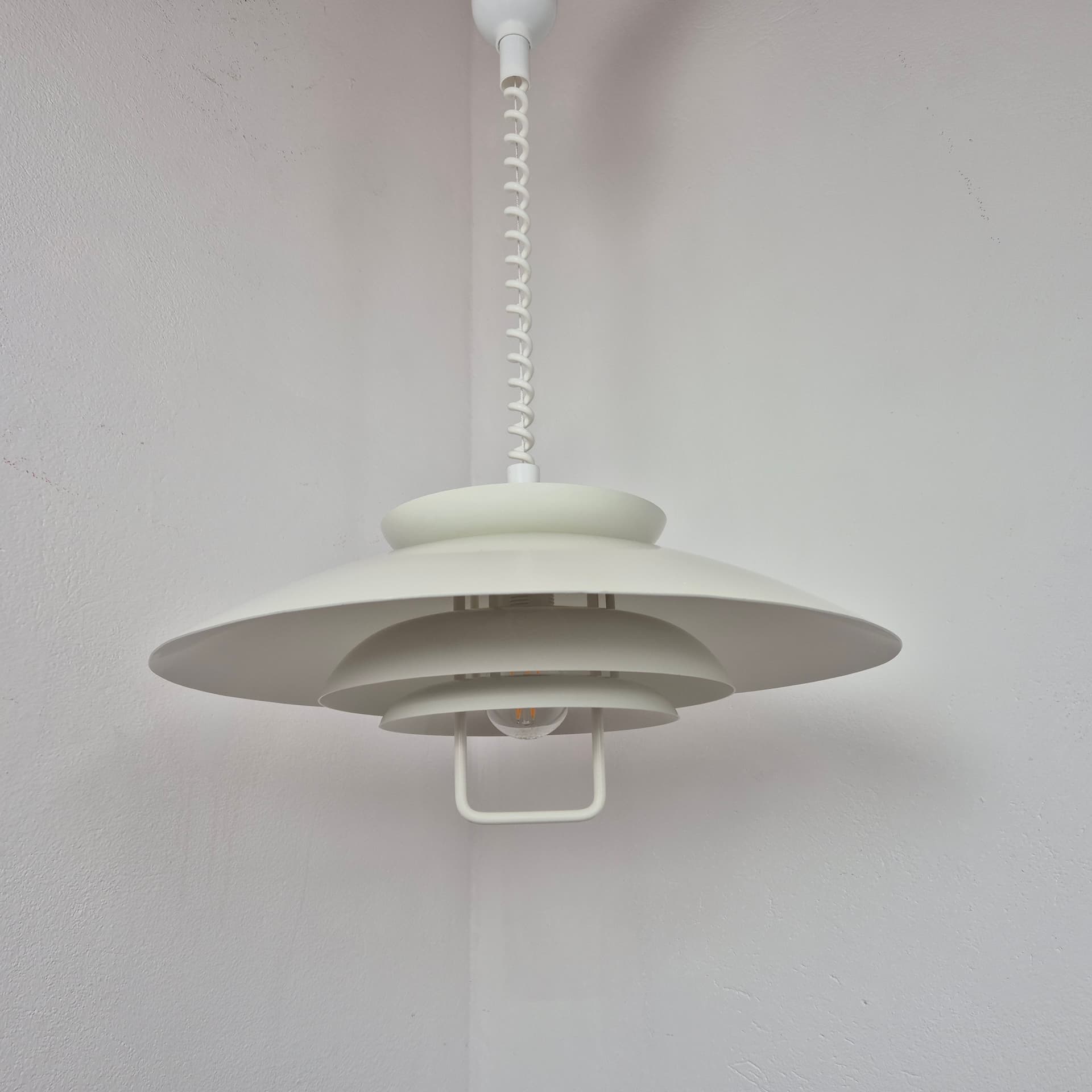 Lampa wisząca piętrowa, biała kremowa, metal, Dania, lata 60. - 324241