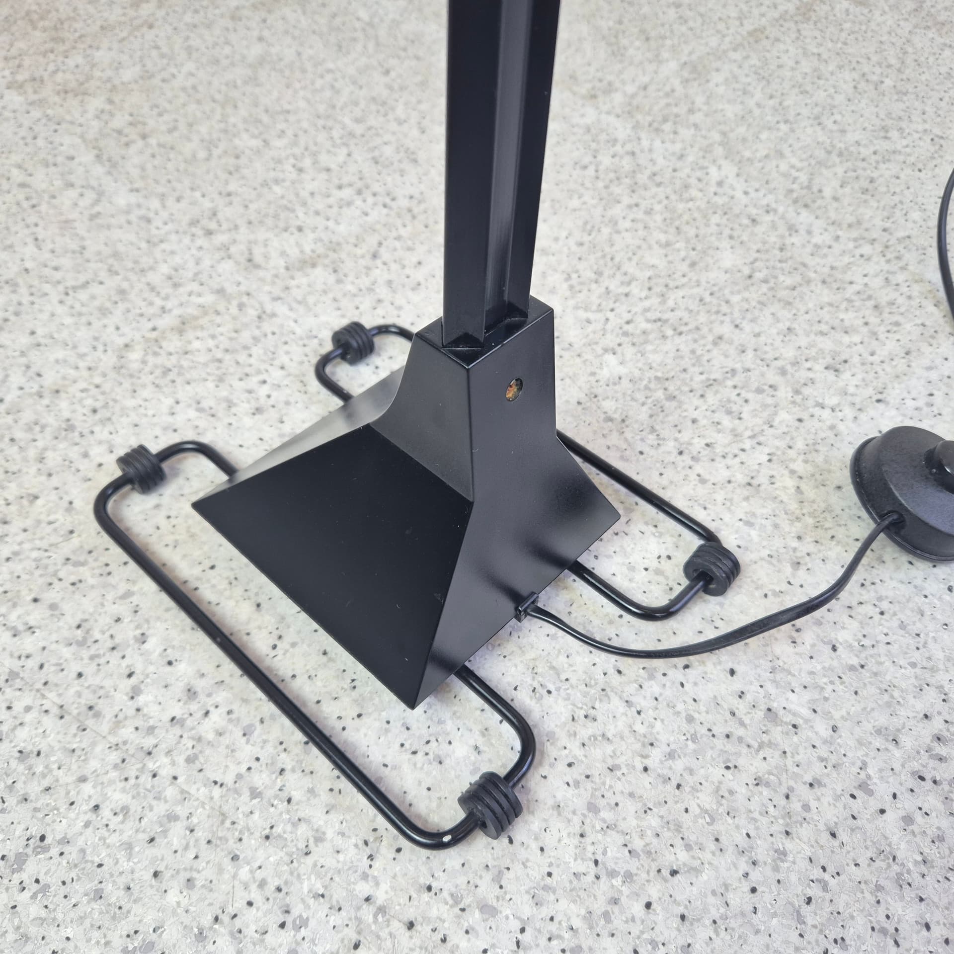 Lampa podłogowa Memphis, metal czarny zielony, Niemcy, lata 80. - 324323