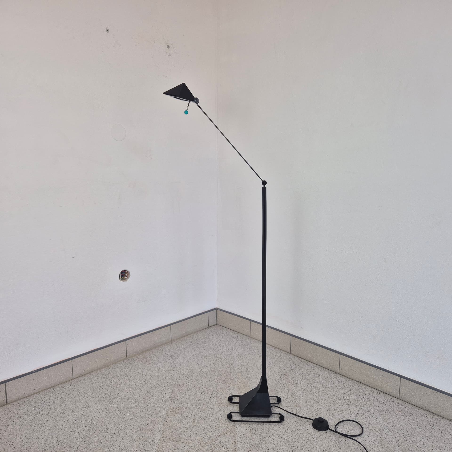 Lampa podłogowa Memphis, metal czarny zielony, Niemcy, lata 80. - 324324