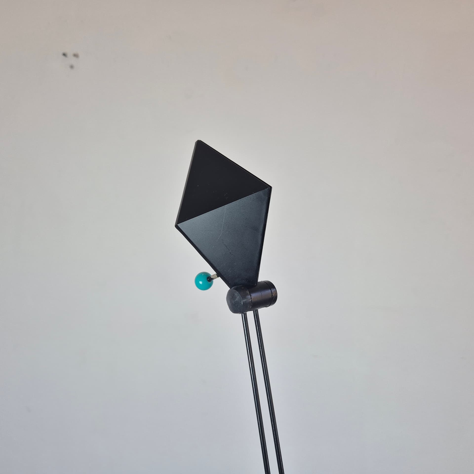 Lampa podłogowa Memphis, metal czarny zielony, Niemcy, lata 80. - 324318