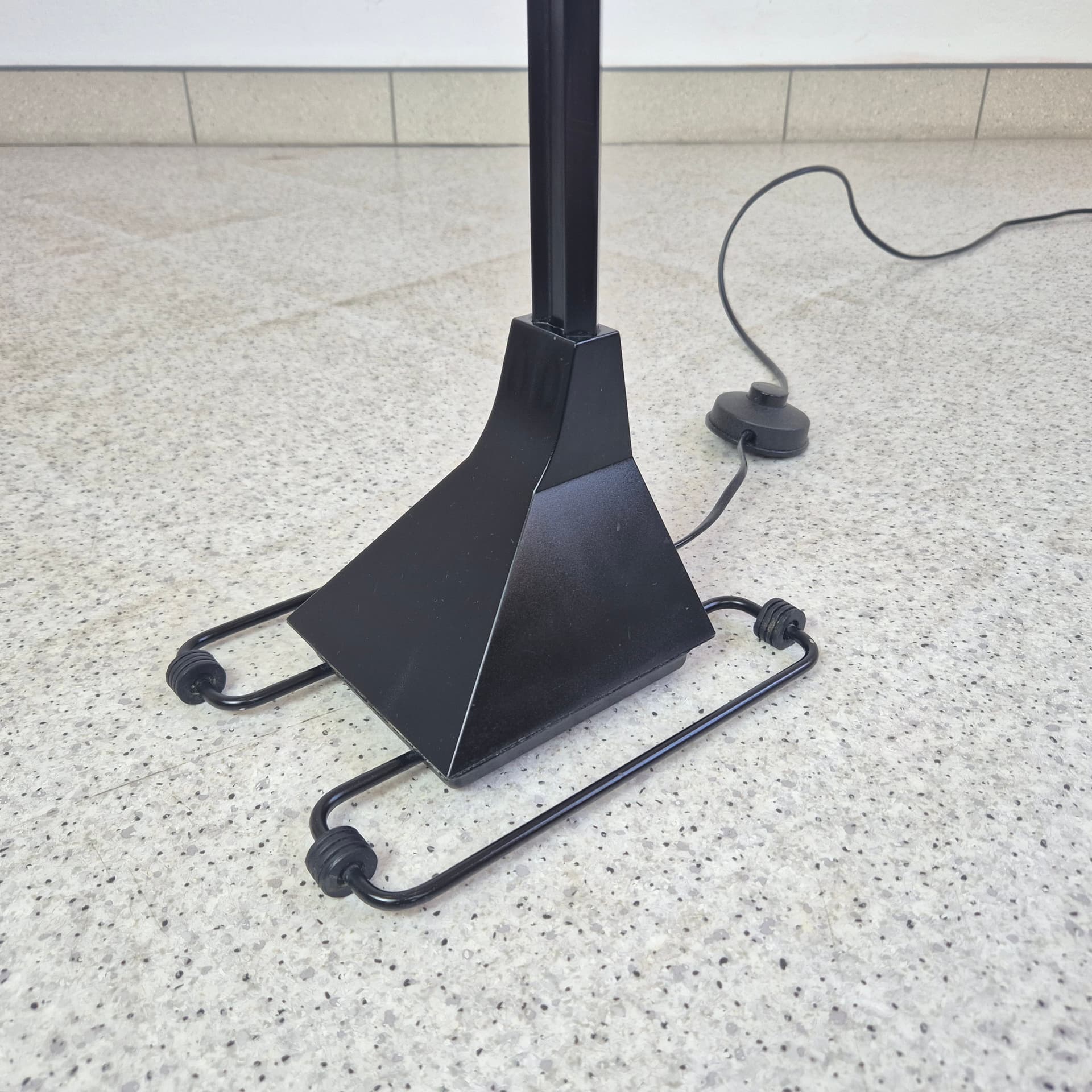 Lampa podłogowa Memphis, metal czarny zielony, Niemcy, lata 80. - 324322