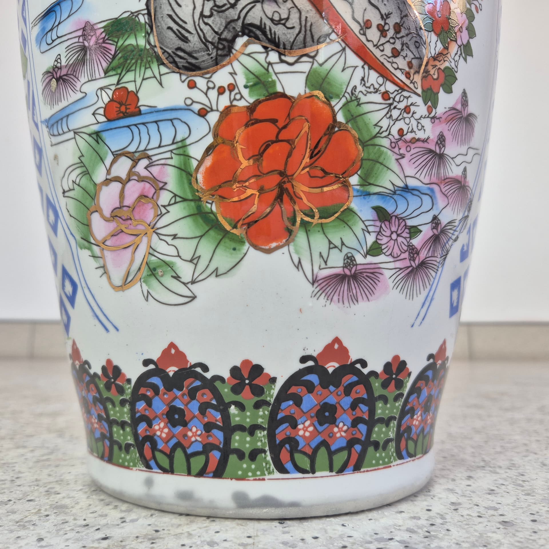 Decorative vase, paradise bird motif, white multicolor porcelain, China, 1980s. - 324359