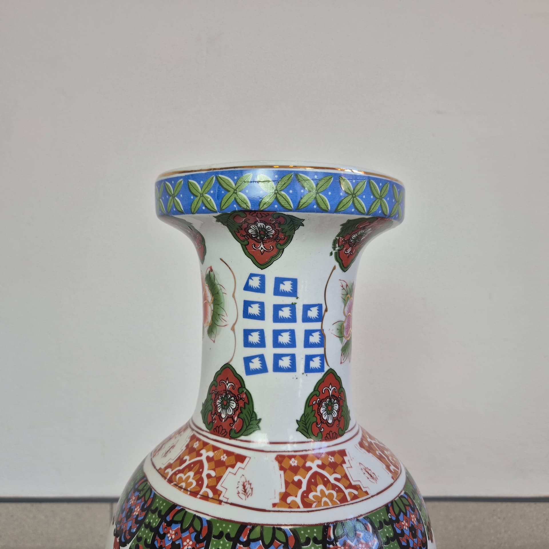 Decorative vase, paradise bird motif, white multicolor porcelain, China, 1980s. - 324354