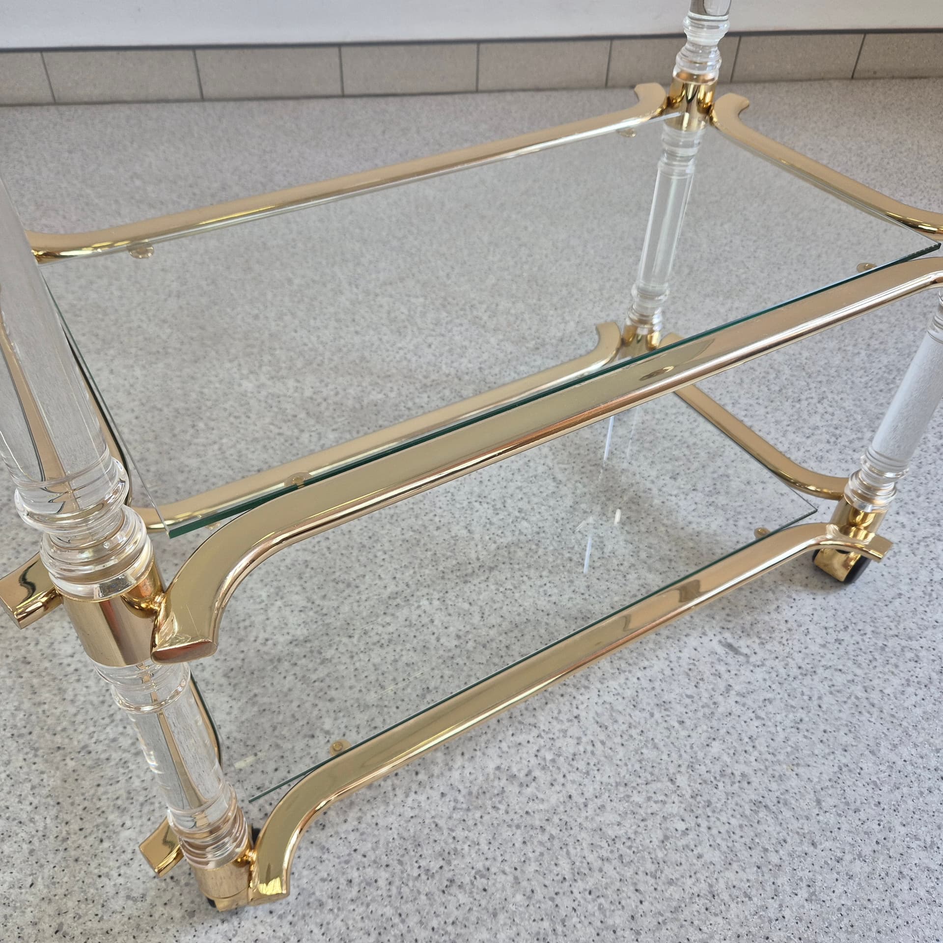 Bar Cart Hollywood Regency, transparent glass, transparent acrylic, gold-plated metal, Italy, 1960s. - 324887