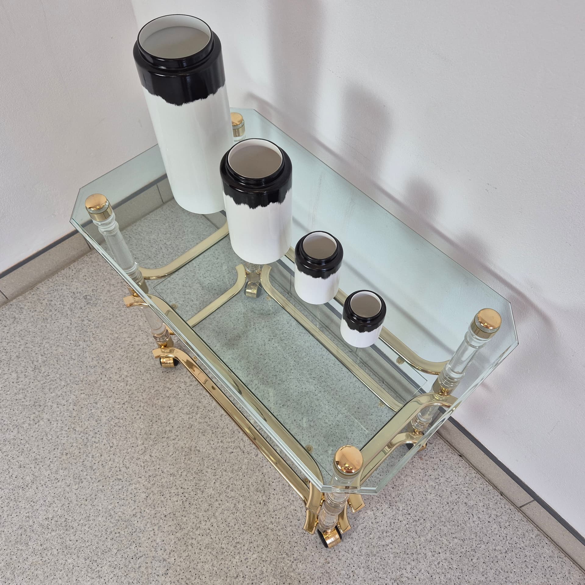 Bar Cart Hollywood Regency, transparent glass, transparent acrylic, gold-plated metal, Italy, 1960s. - 324888
