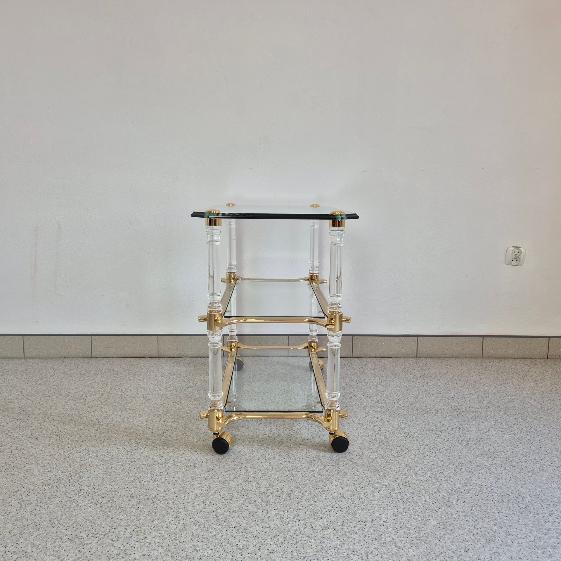 Bar Cart Hollywood Regency, transparent glass, transparent acrylic, gold-plated metal, Italy, 1960s. - 324884