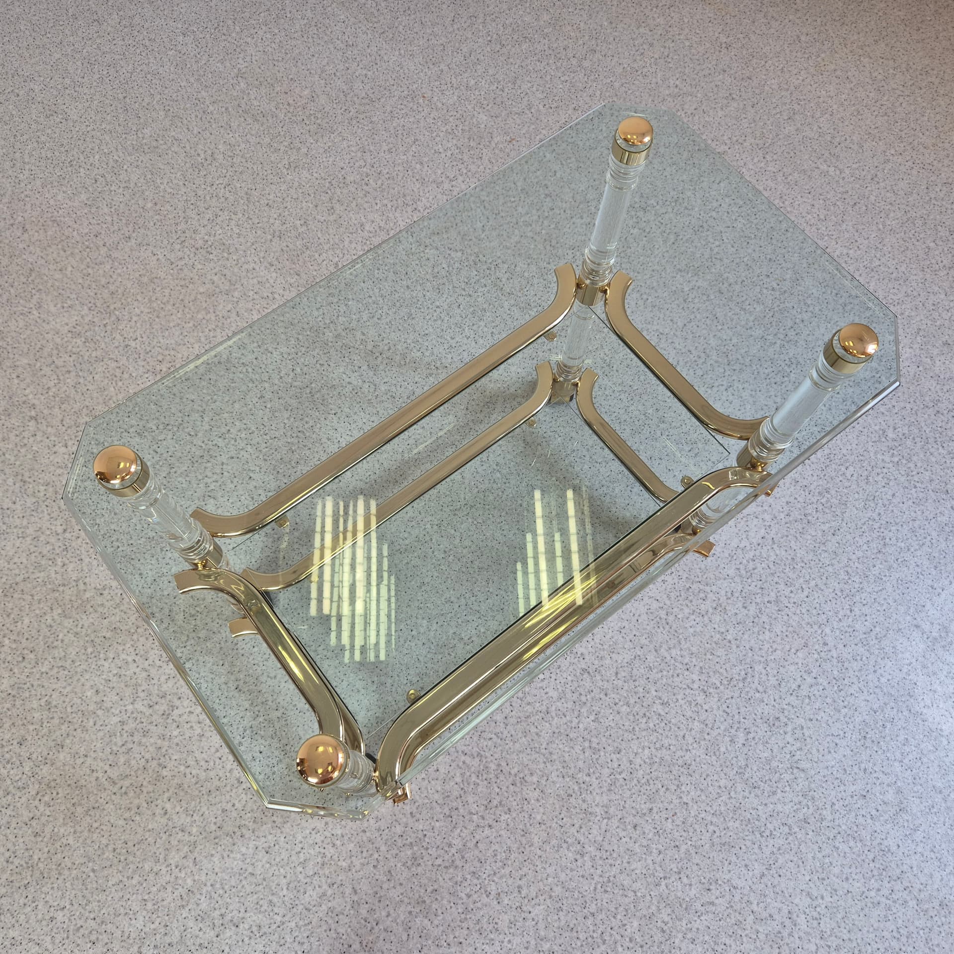Bar Cart Hollywood Regency, transparent glass, transparent acrylic, gold-plated metal, Italy, 1960s. - 324889