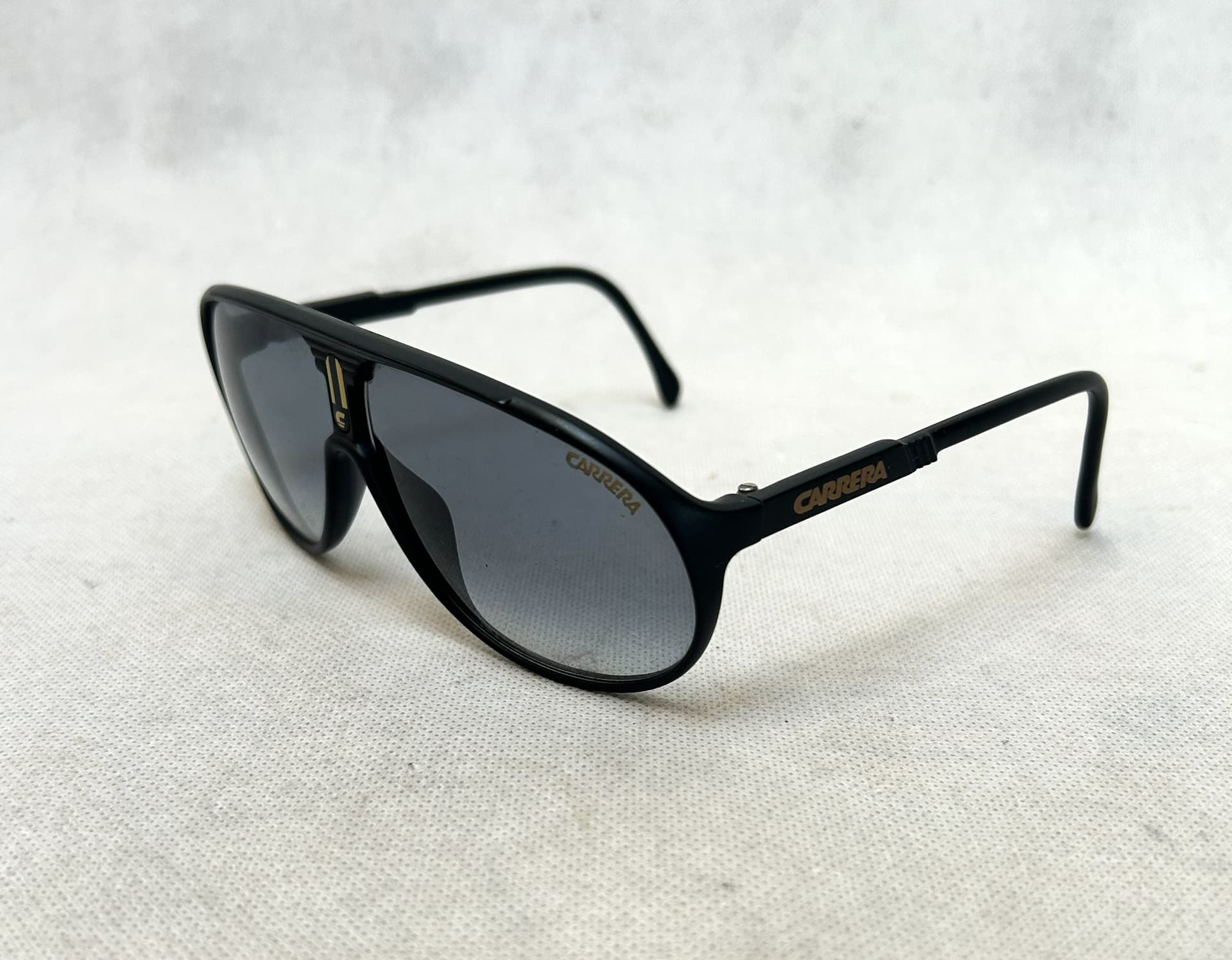 Okulary przeciwsłoneczne Carrera Porsche Design, plastik czarny, złote akcenty, lata 80. - 325272