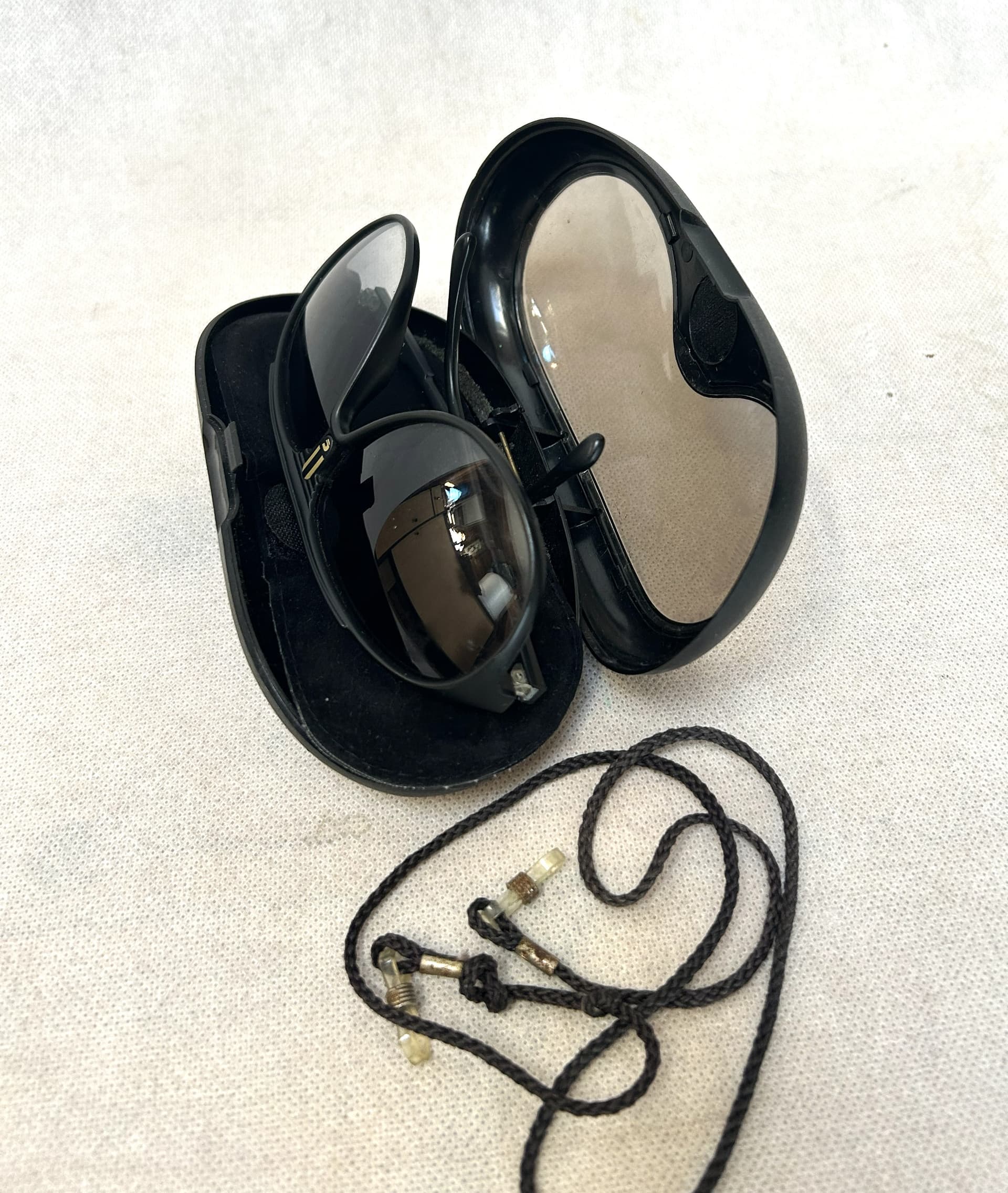 Okulary przeciwsłoneczne Carrera Porsche Design, plastik czarny, złote akcenty, lata 80. - 325278
