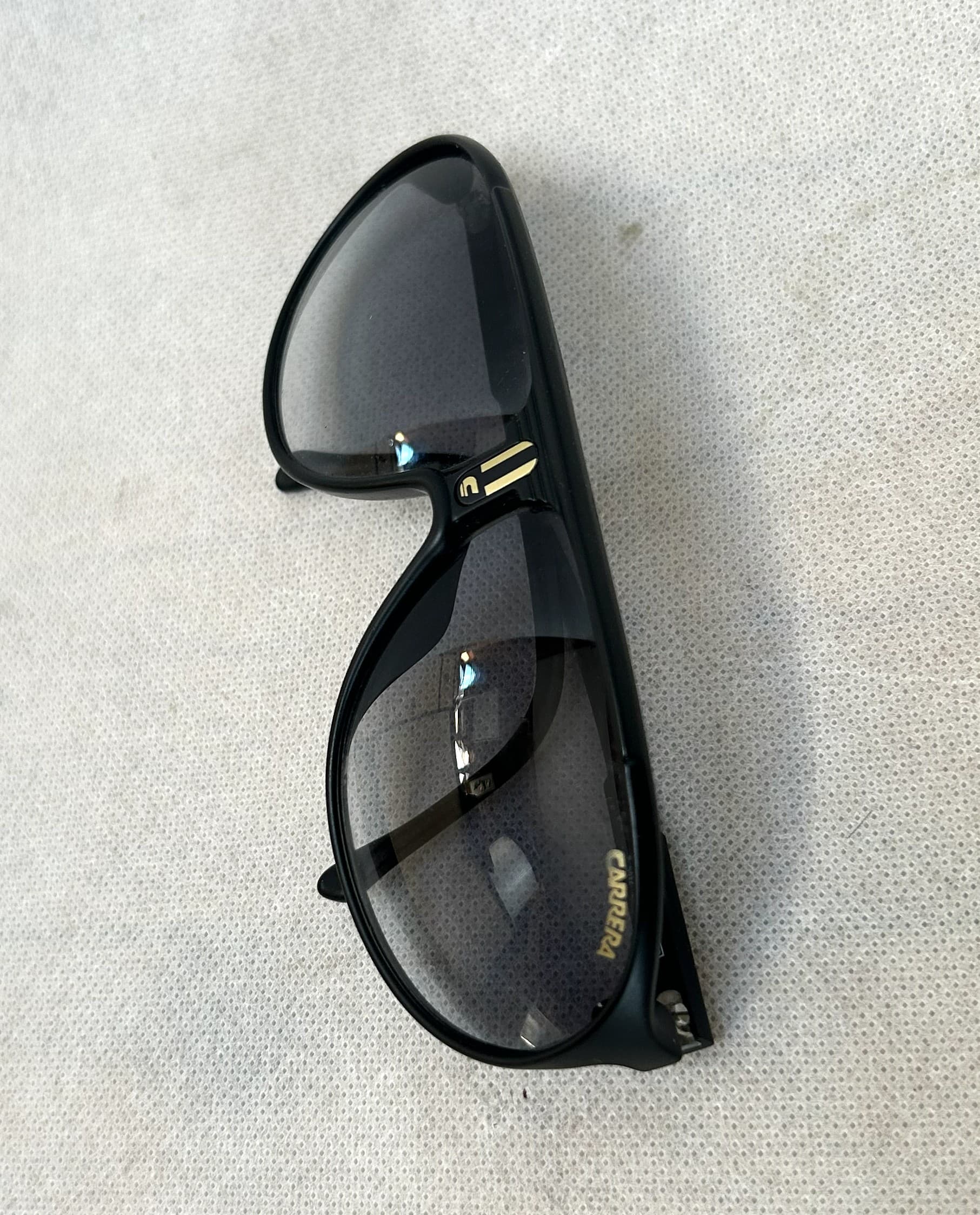 Okulary przeciwsłoneczne Carrera Porsche Design, plastik czarny, złote akcenty, lata 80. - 325277