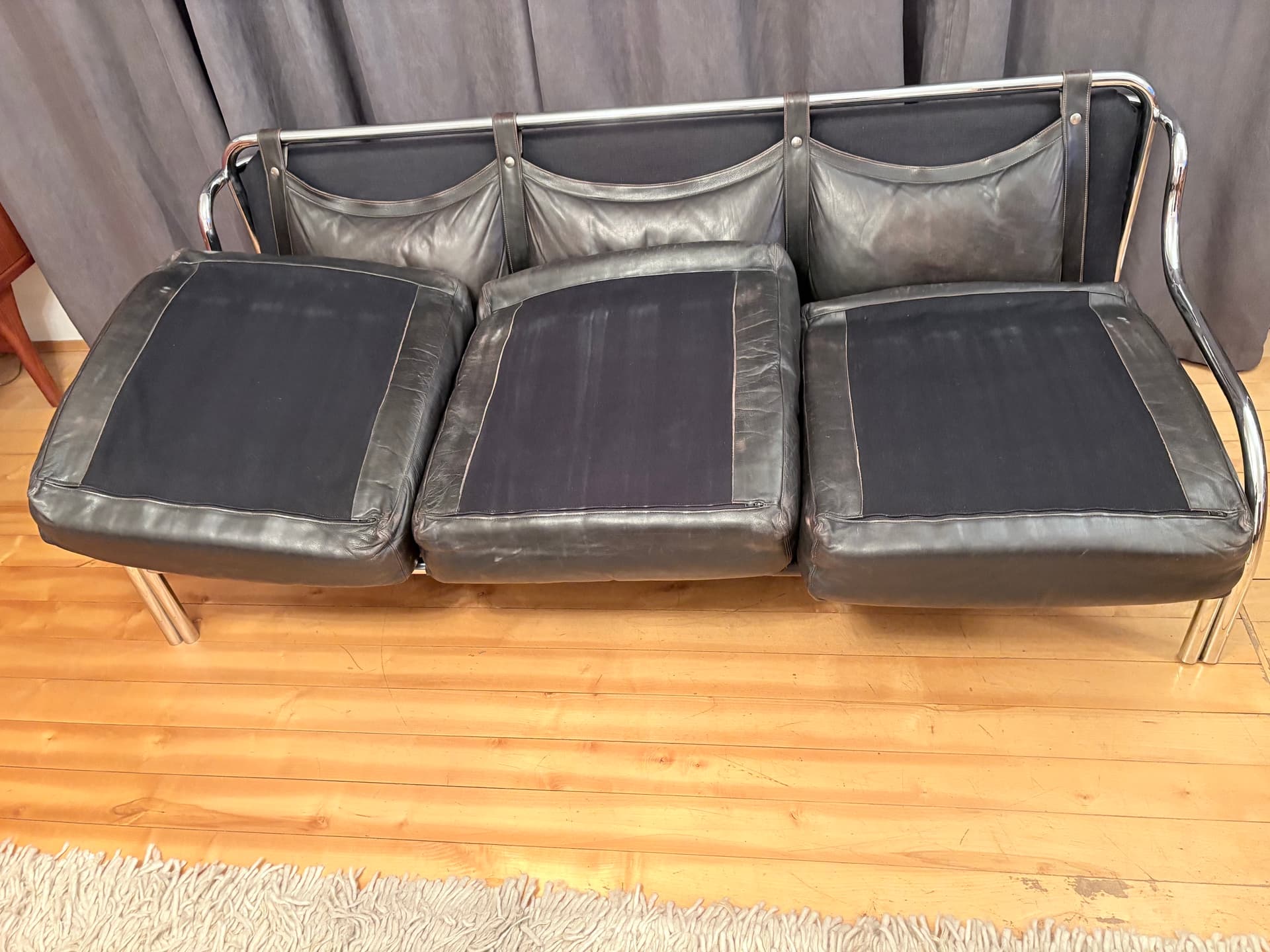 Three-seater sofa Stringa, black leather, chrome, by G. Aulenti, Poltronova, Italy, 1960s. - 325394
