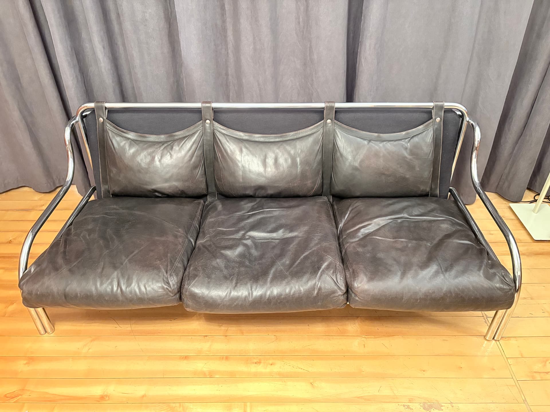 Three-seater sofa Stringa, black leather, chrome, by G. Aulenti, Poltronova, Italy, 1960s. - 325386