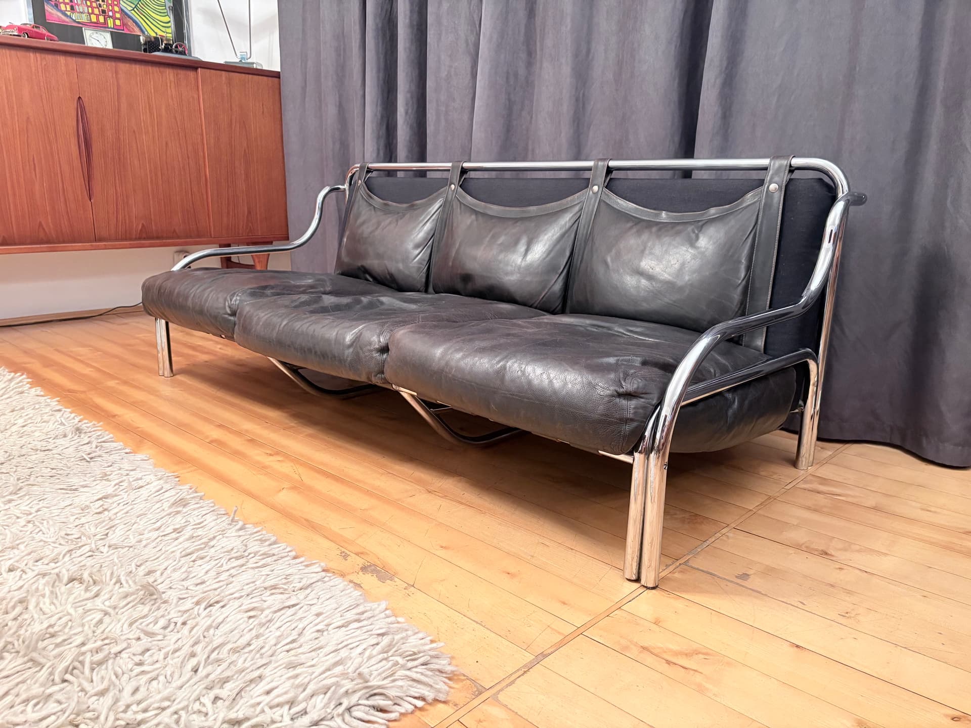 Three-seater sofa Stringa, black leather, chrome, by G. Aulenti, Poltronova, Italy, 1960s. - 325387