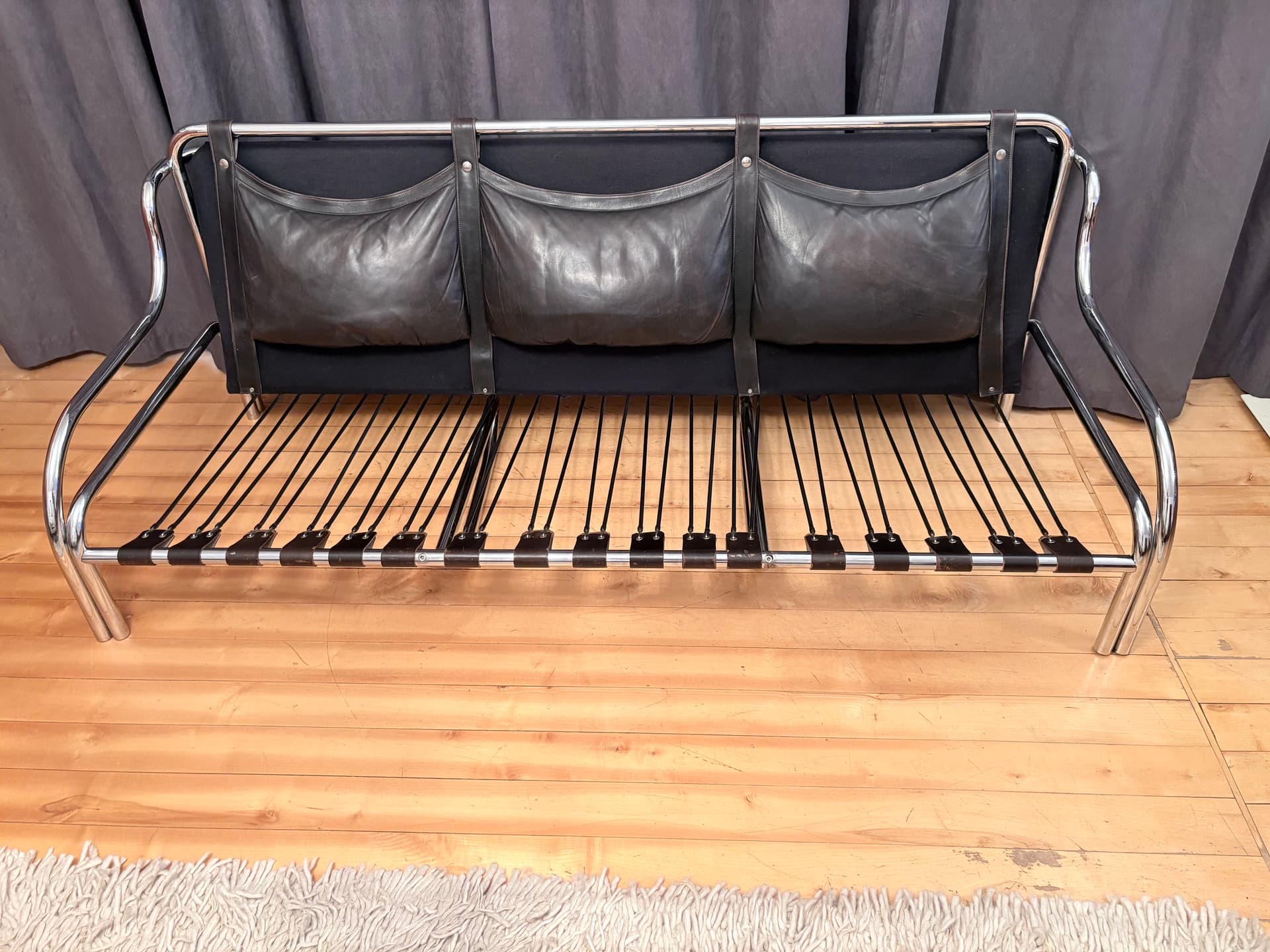 Three-seater sofa Stringa, black leather, chrome, by G. Aulenti, Poltronova, Italy, 1960s. - 325392