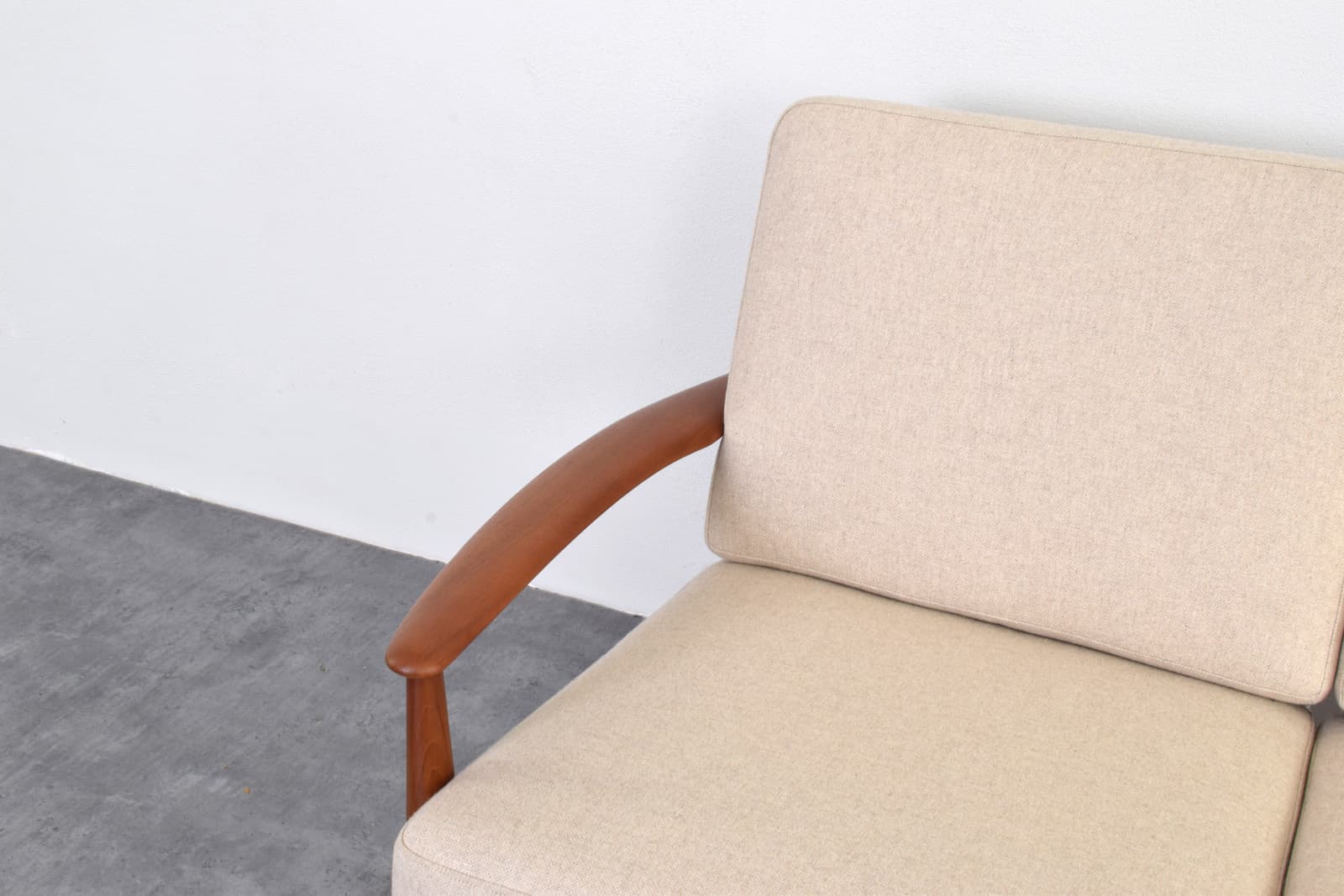Sofa, teak brązowy, wełna beżowa, proj. G. Jalk, France & Søn, Dania, lata 60. - 325646