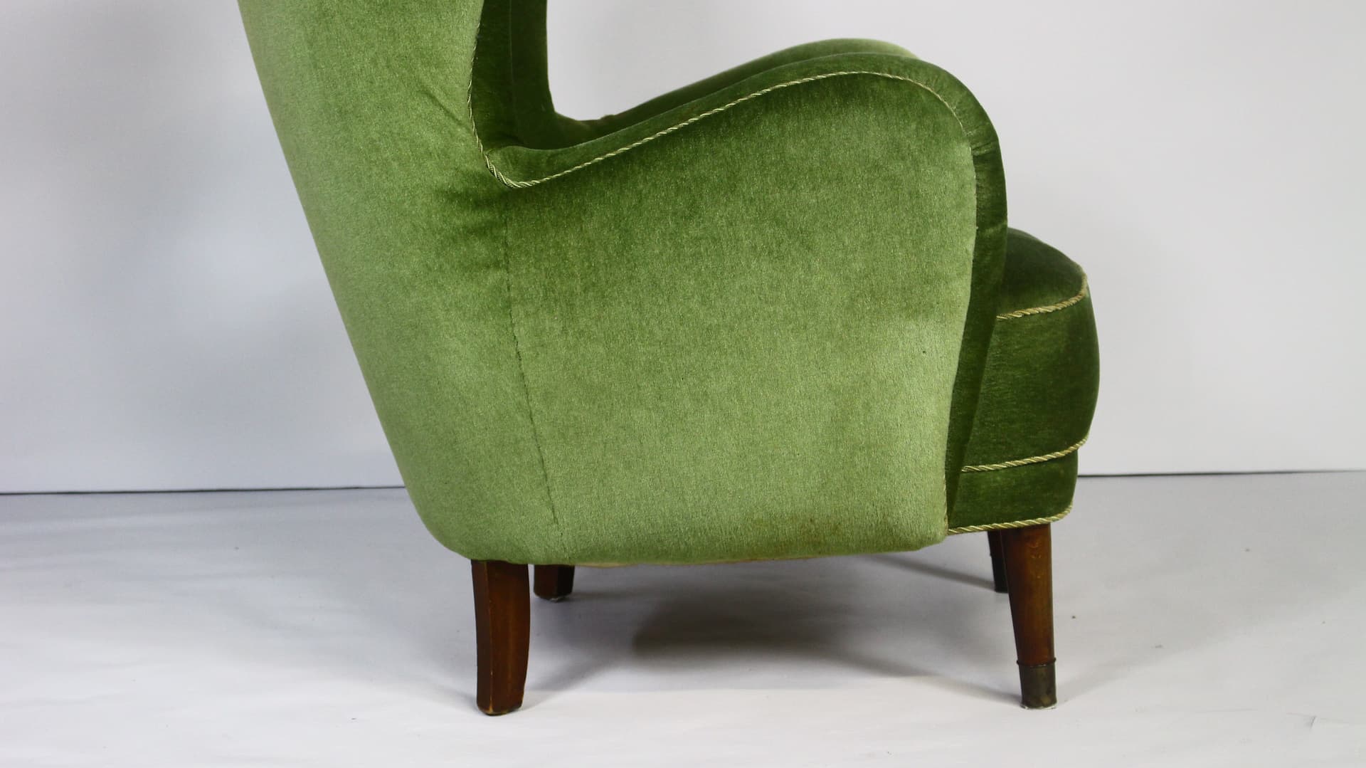 Fotel Art Deco, velvet zielony, drewno brązowy, Dania, lata 50. - 325777