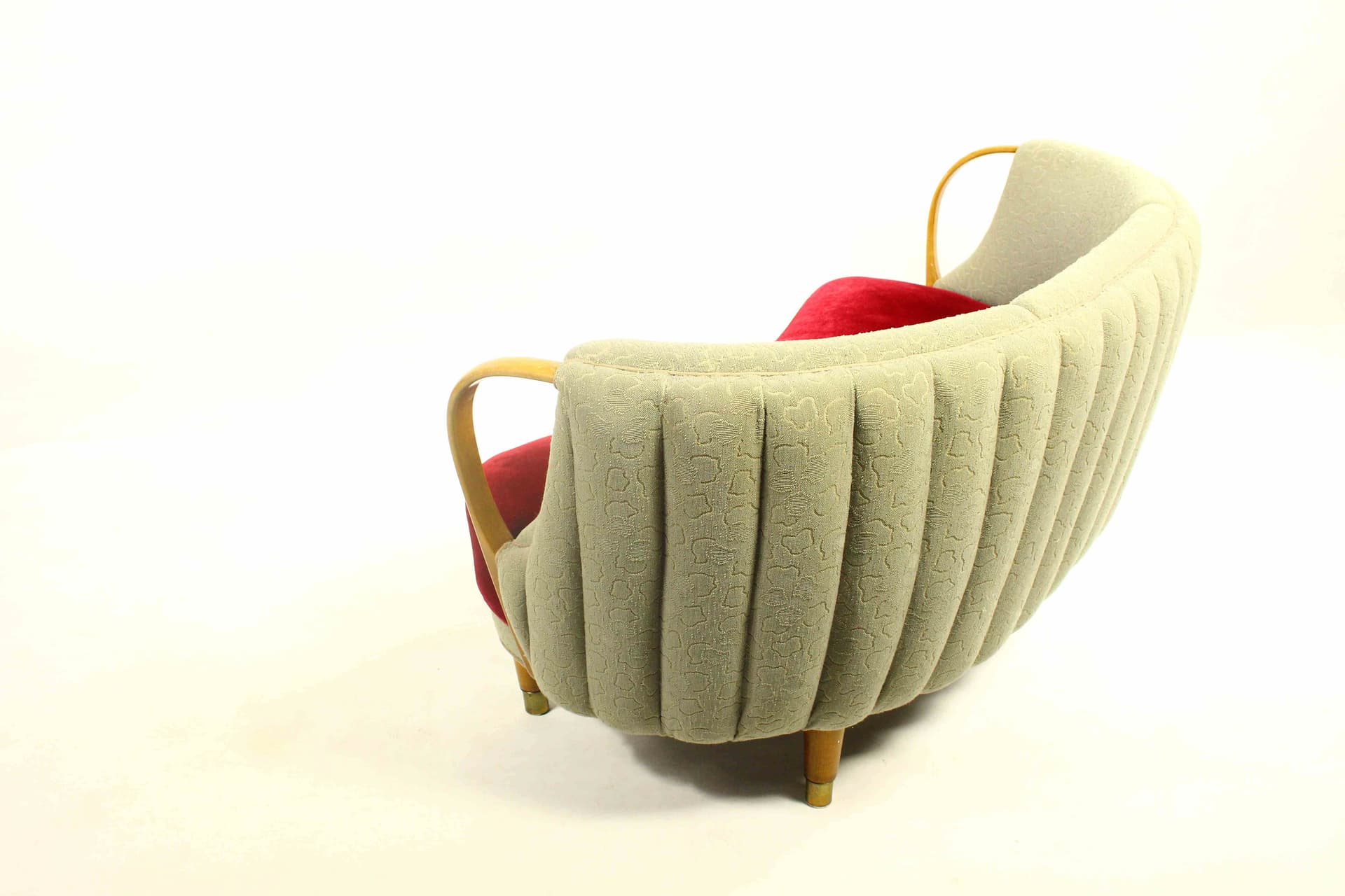 Banana sofa, burgundy velvet, honey beech, N.A. Jørgensens Møbelfabrik, Denmark, 1950s. - 325789