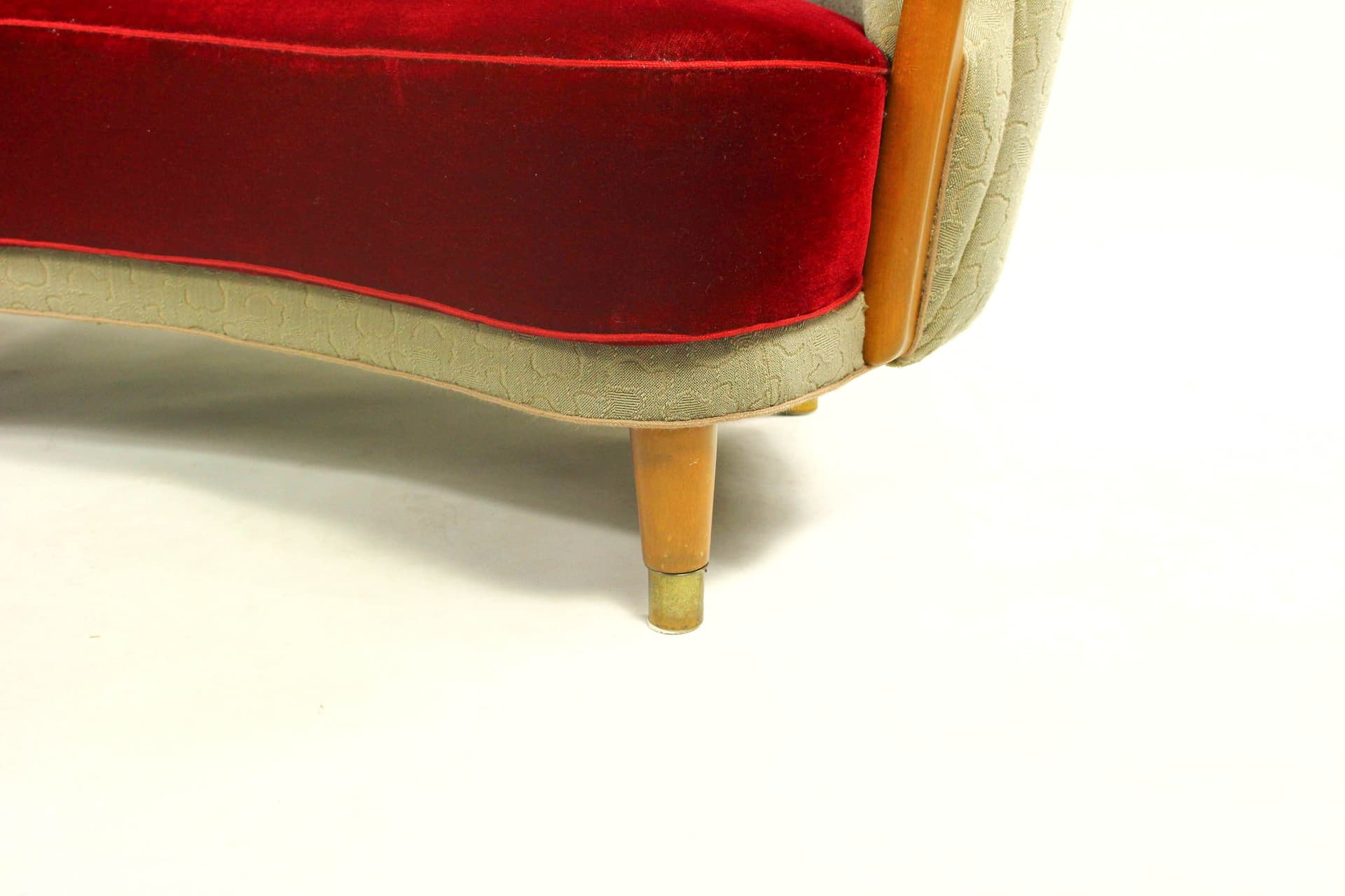 Banana sofa, burgundy velvet, honey beech, N.A. Jørgensens Møbelfabrik, Denmark, 1950s. - 325787