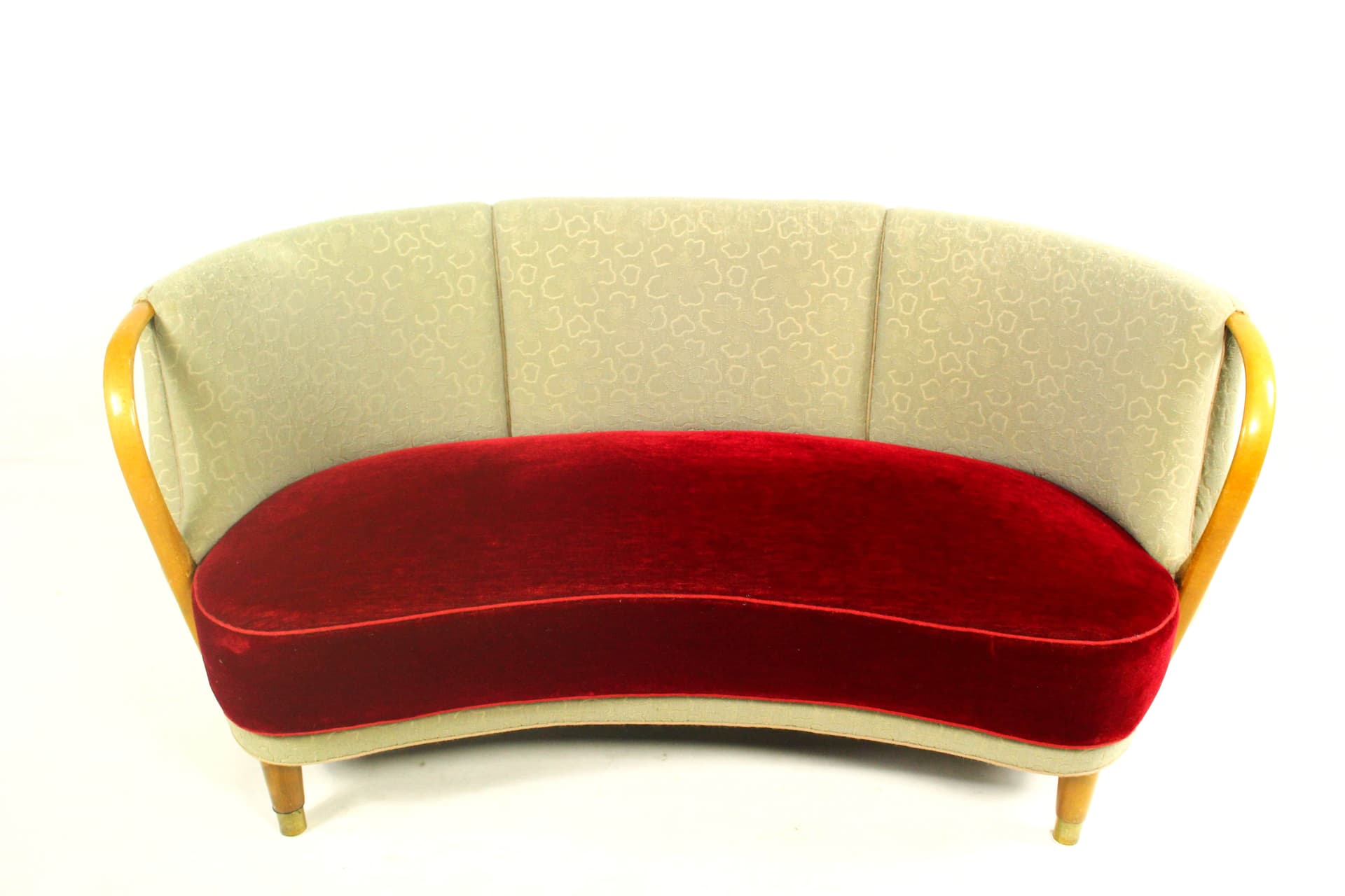 Banana sofa, burgundy velvet, honey beech, N.A. Jørgensens Møbelfabrik, Denmark, 1950s. - 325784