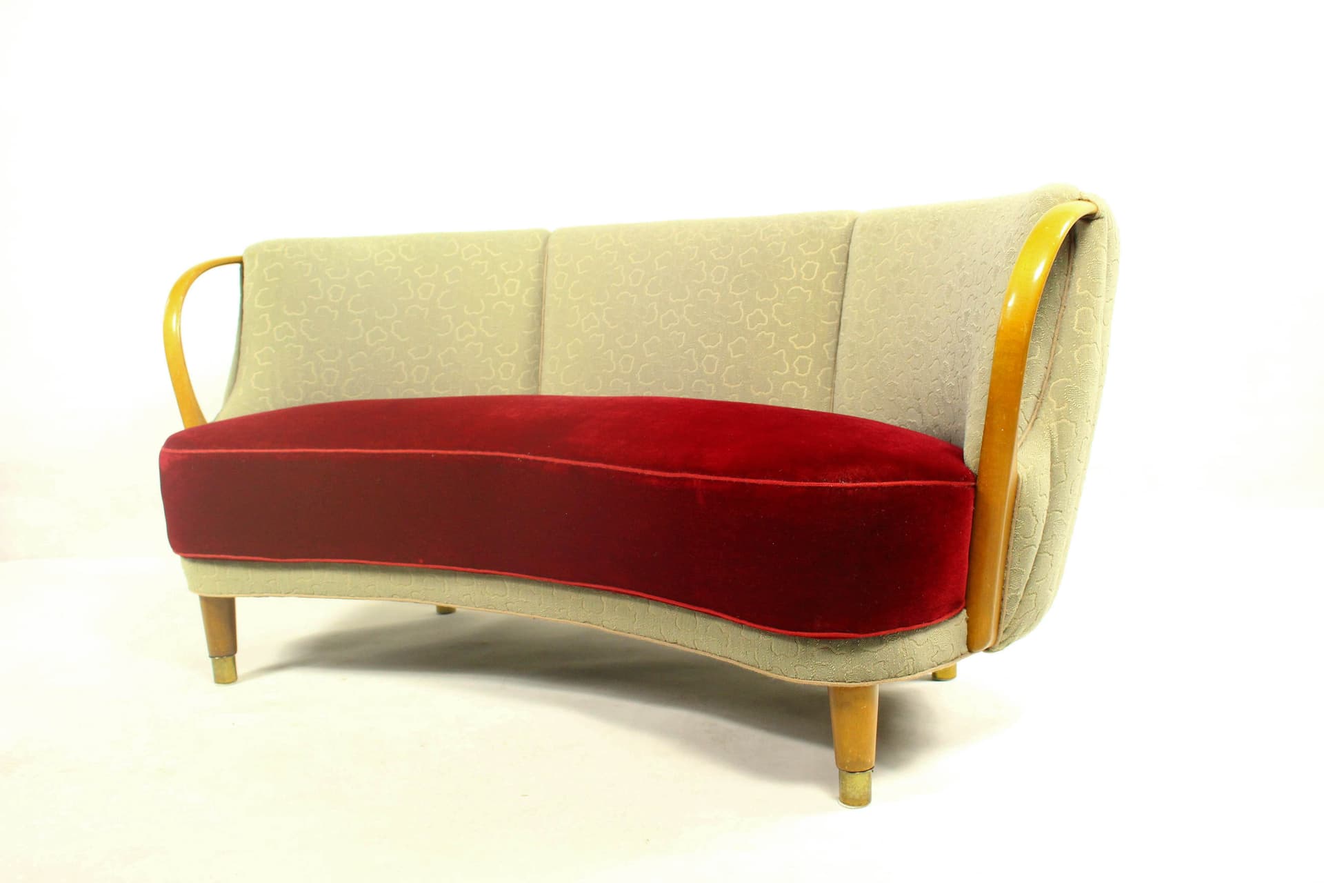 Banana sofa, burgundy velvet, honey beech, N.A. Jørgensens Møbelfabrik, Denmark, 1950s. - 325786