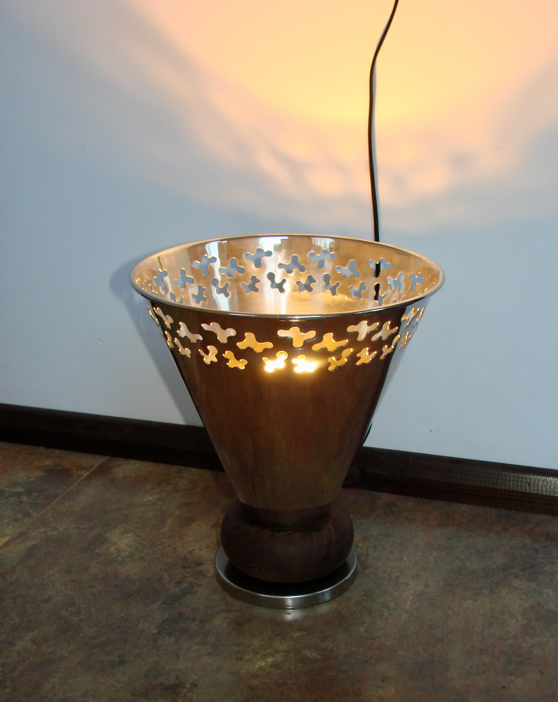 Lampa stołowa Art Deco, mosiądz niklowany srebrny, drewno brązowy, lata 40. - 326069