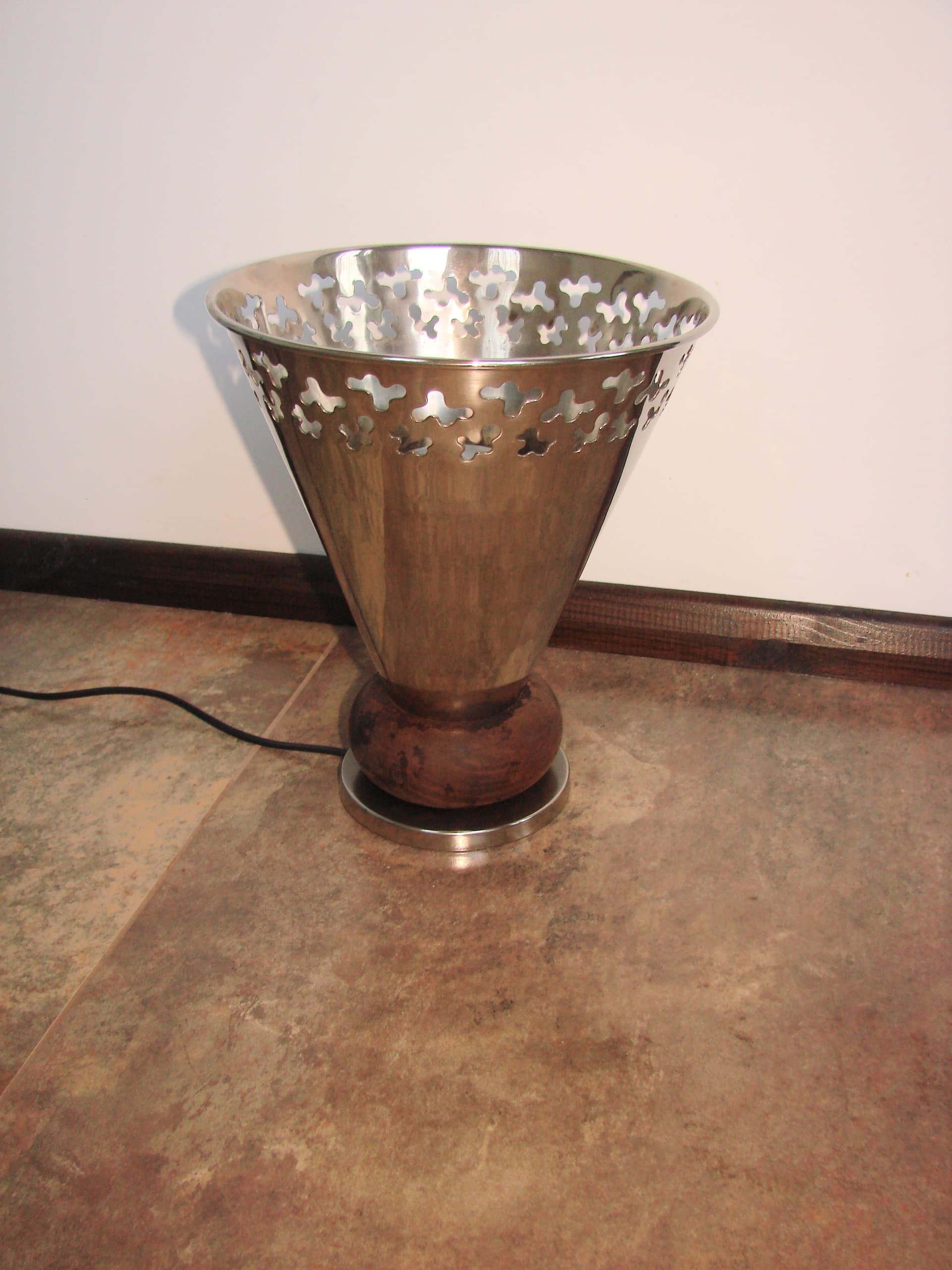 Lampa stołowa Art Deco, mosiądz niklowany srebrny, drewno brązowy, lata 40. - 326062