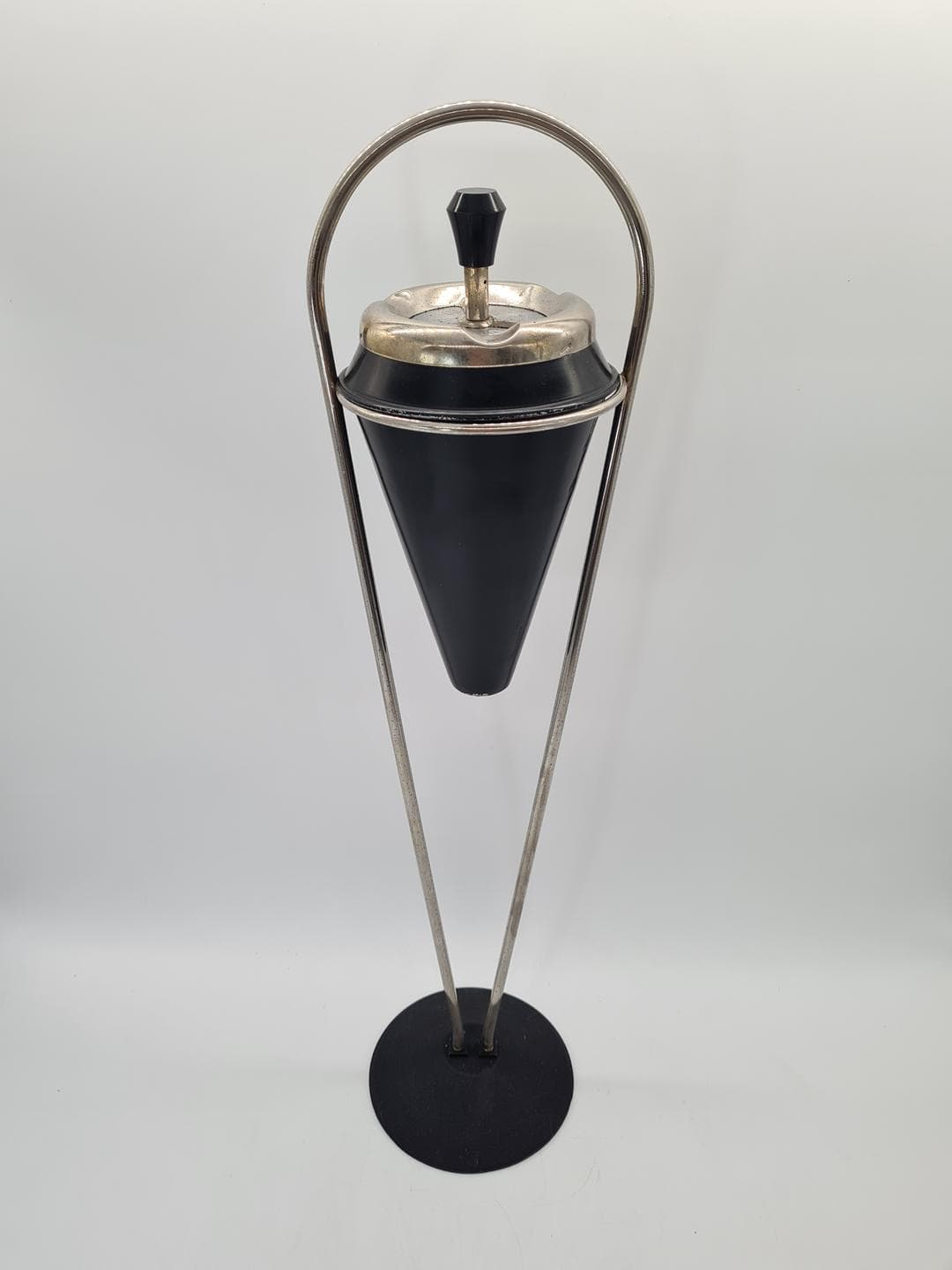 Popielniczka podłogowa, Mid-Century Modern, bakelit czarny, chrom, lata 60. - 326274