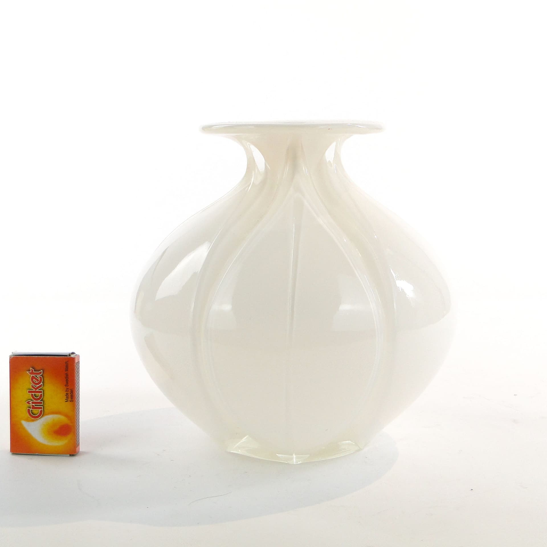 Vase Czosnek, white transparent soda-lime glass, by J. S. Drost, Ząbkowice, Poland, 1970s. - 326335