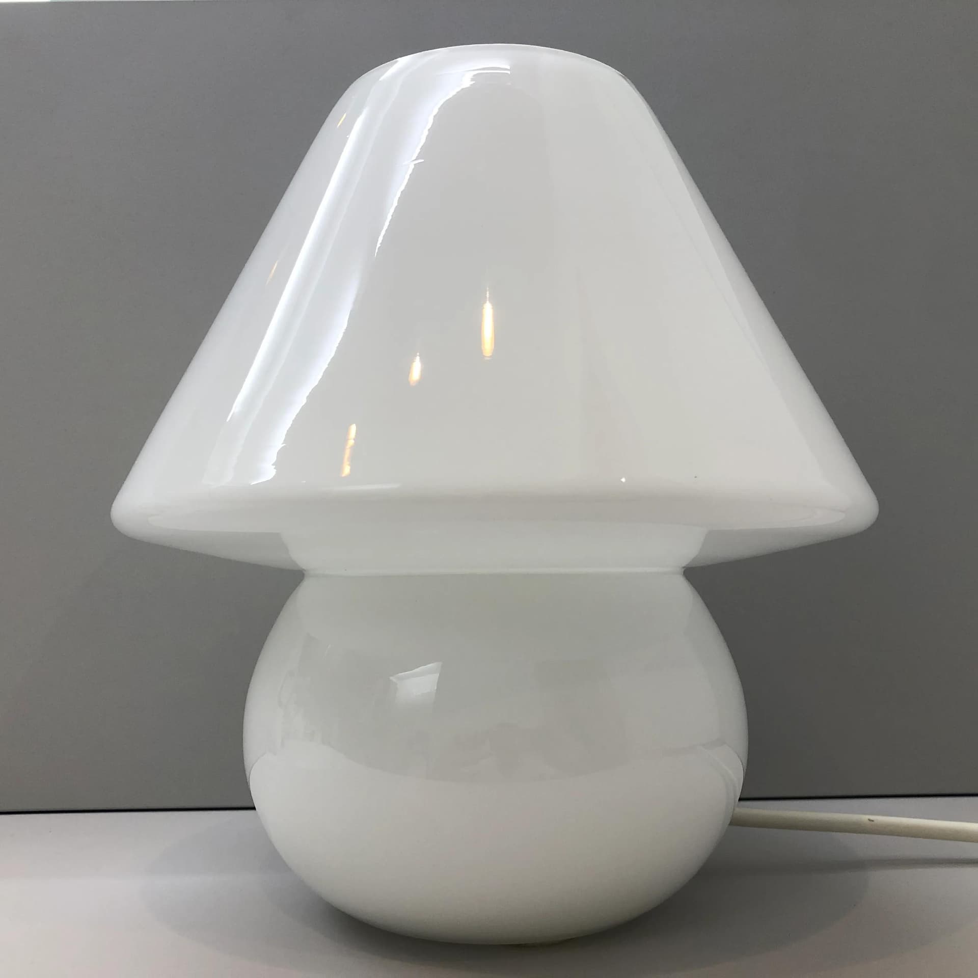 Lampka nocna Mushroom, szkło białe, Niemcy, lata 90. - 24437