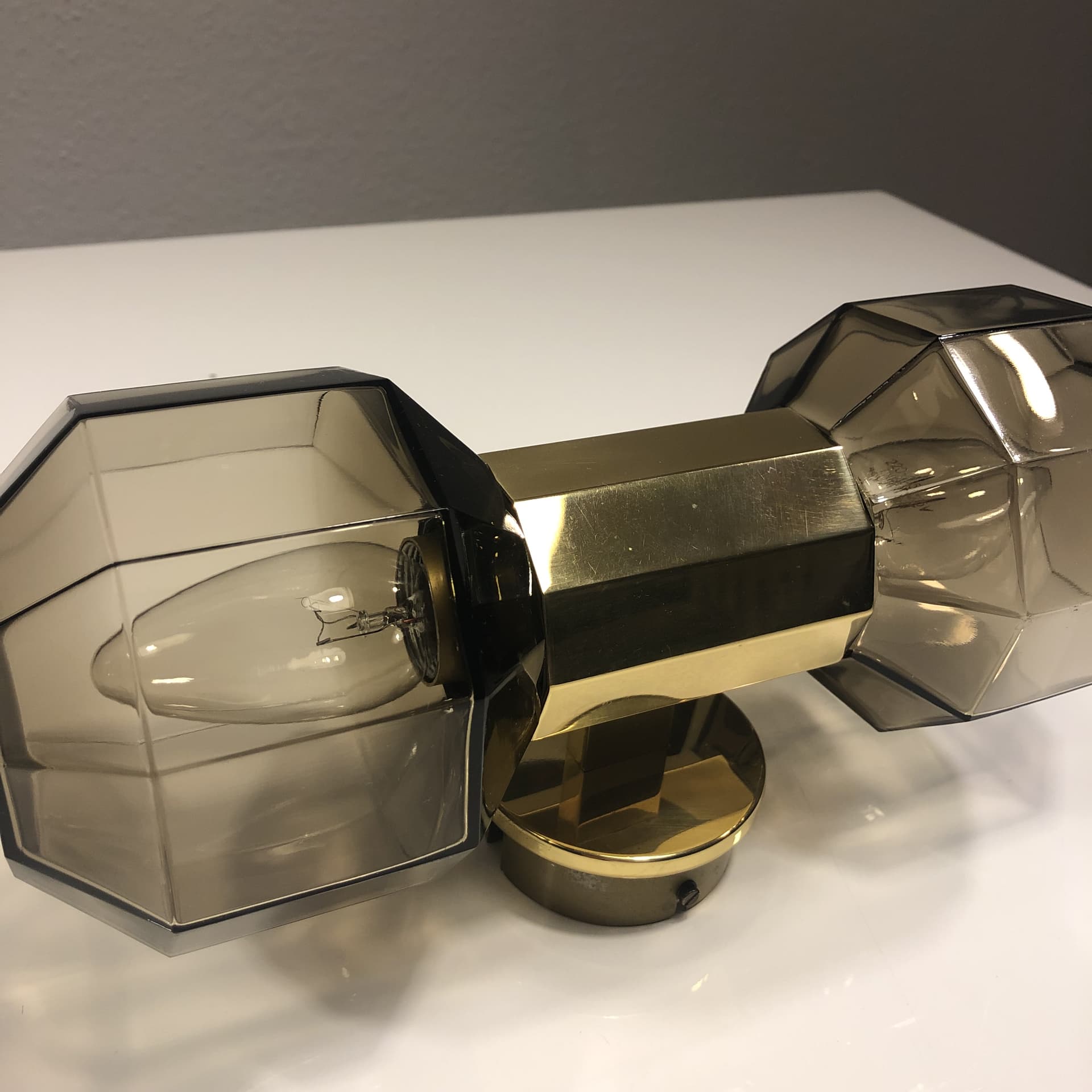 Kinkiet Up&Down, szkło grafitowe, mosiądz, Niemcy, lata 70. - 24428