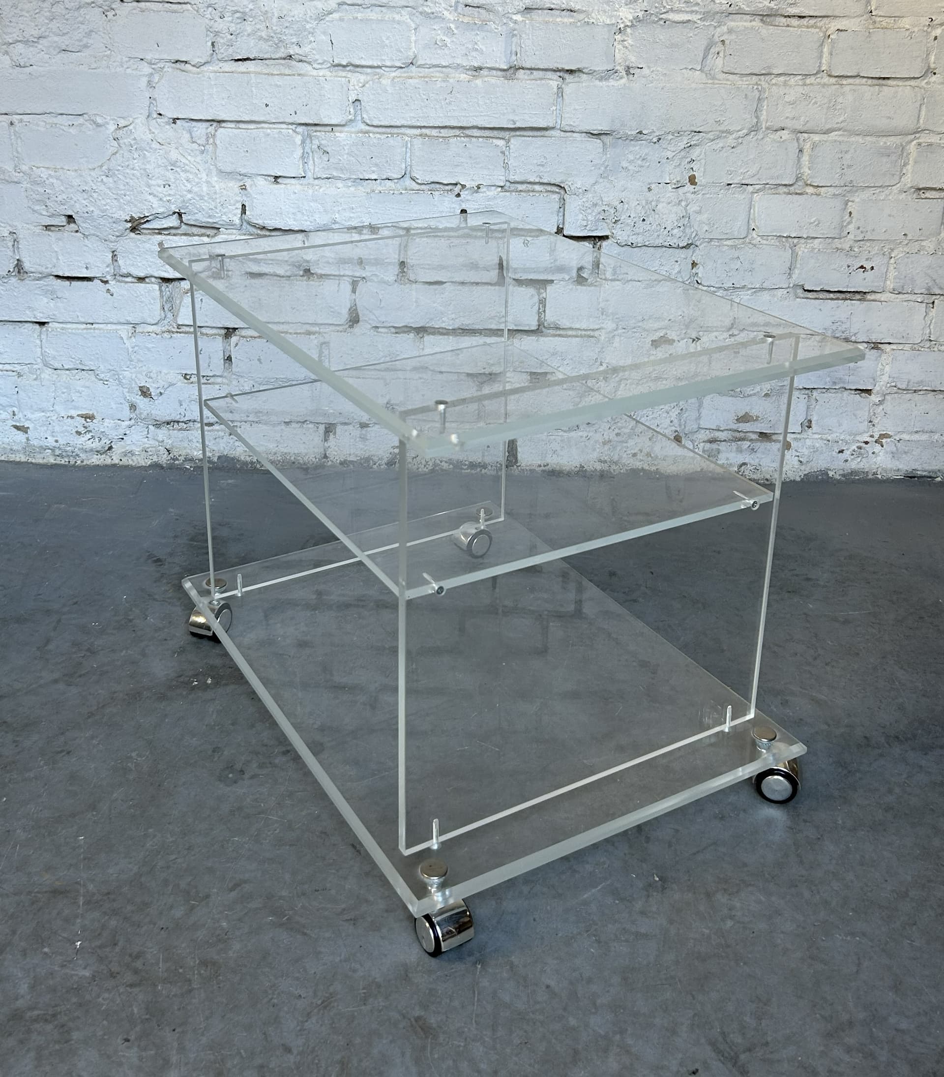 Mobile side table, transparent acrylic, metal, 1970s - 326657