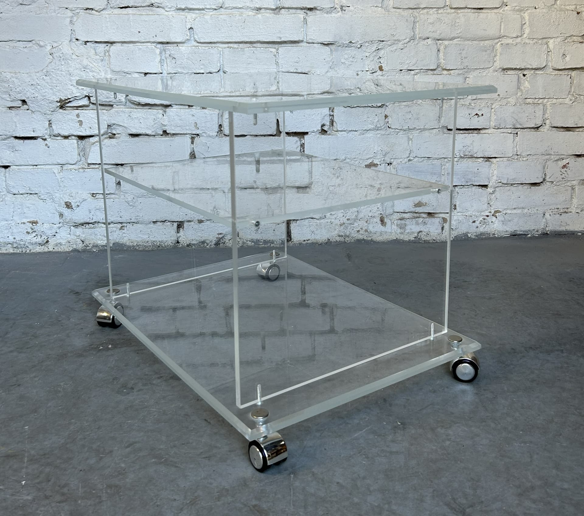 Mobile side table, transparent acrylic, metal, 1970s - 326658