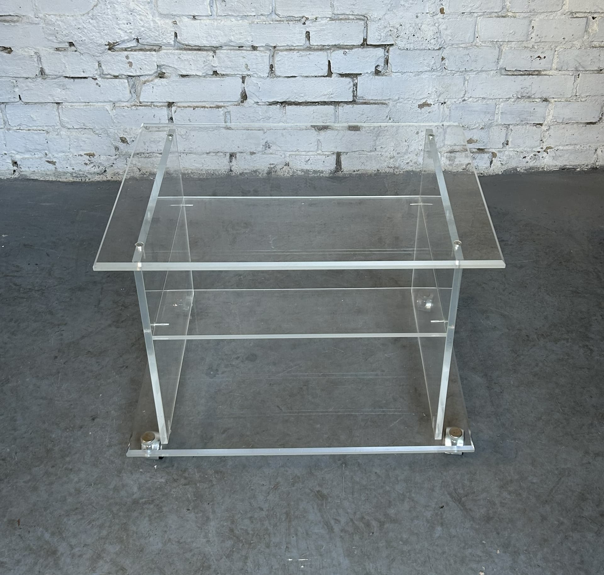 Mobile side table, transparent acrylic, metal, 1970s - 326655